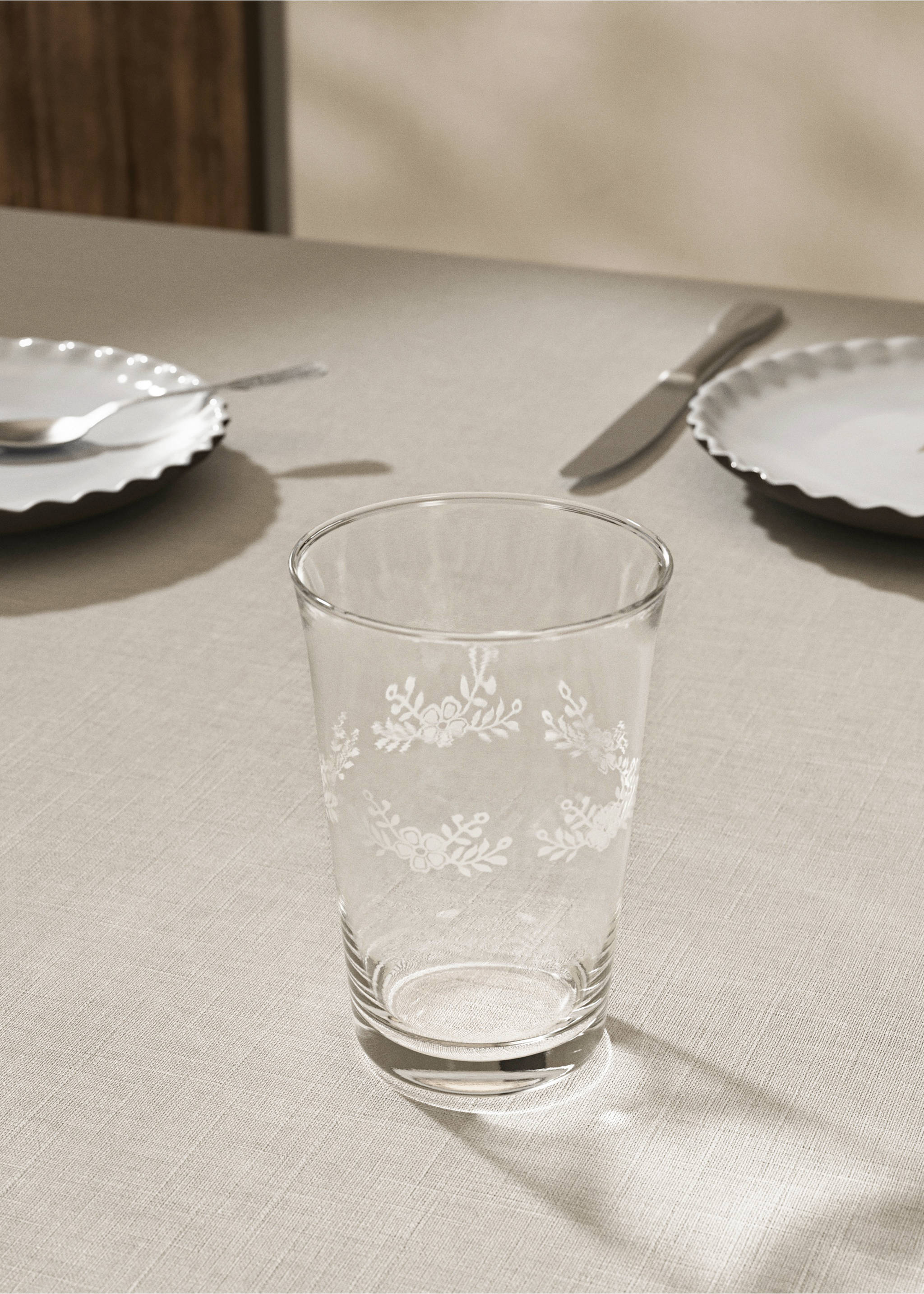 Glasvas med blommor - Allmän bild, Benvit. Ref: 17053827-00.