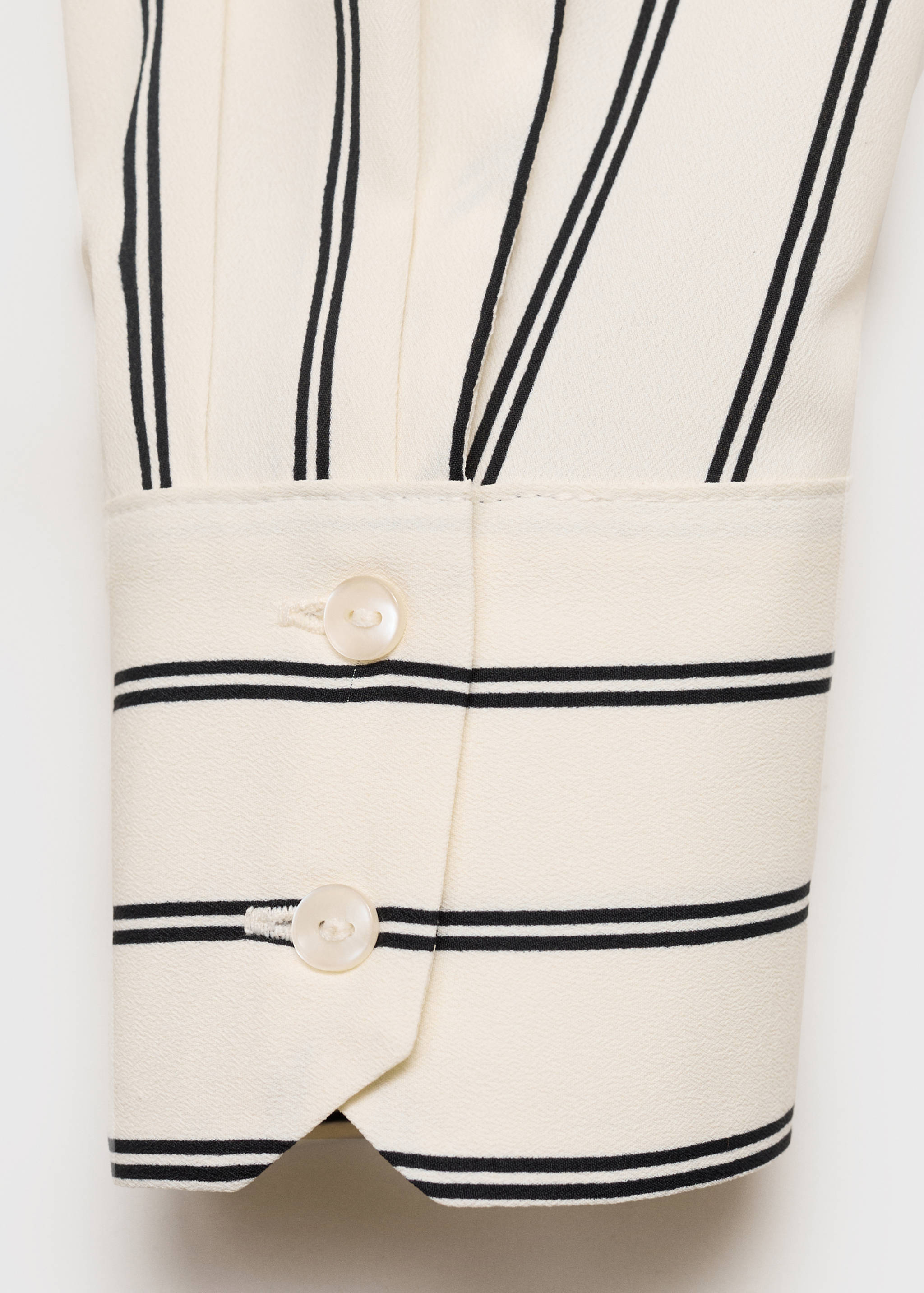 Fluid long-sleeved blouse - Details of the article 0