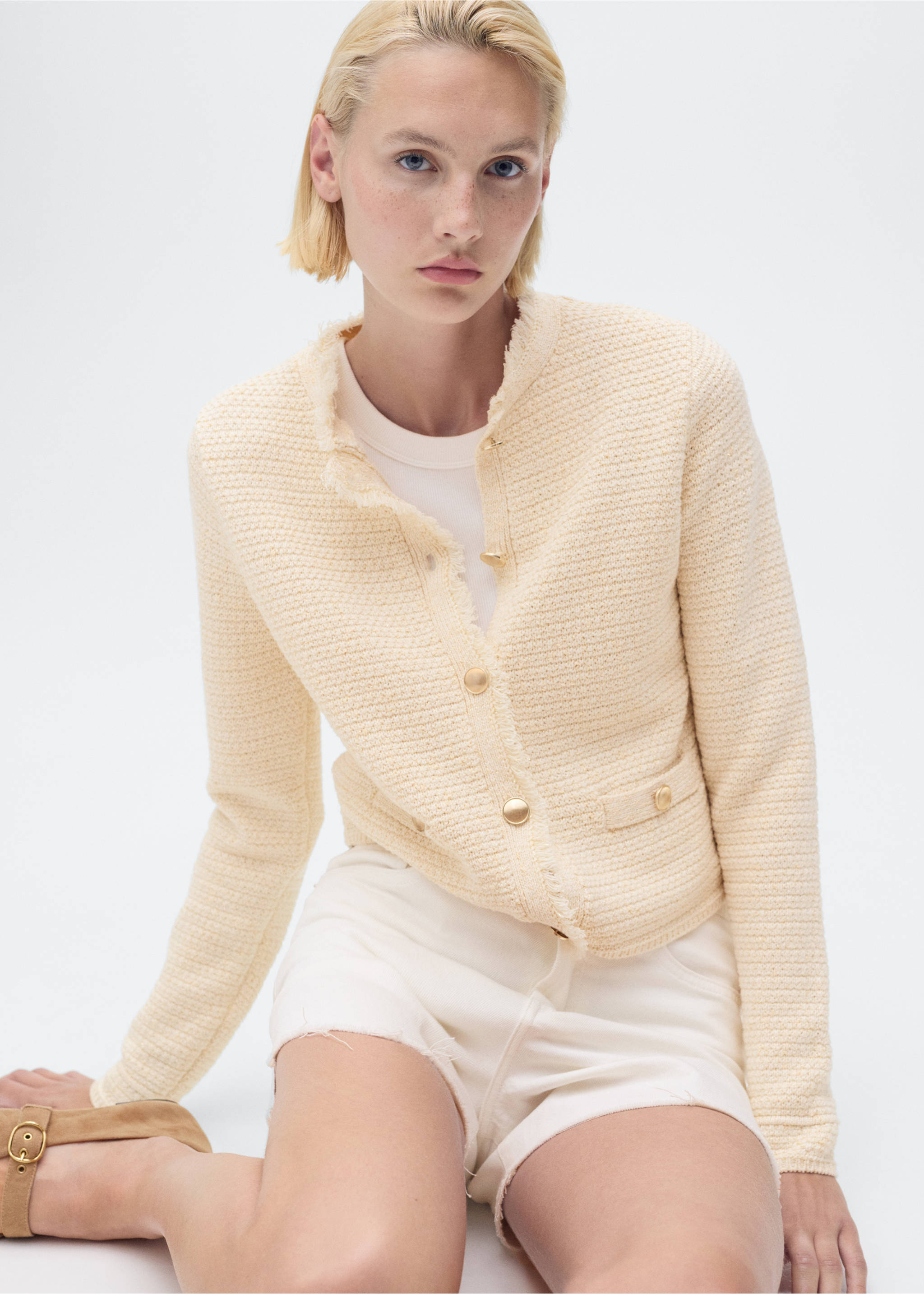 Knitted cardigan with frayed ends - Details of the article 2, Ecru. Ref: 17054083-00.