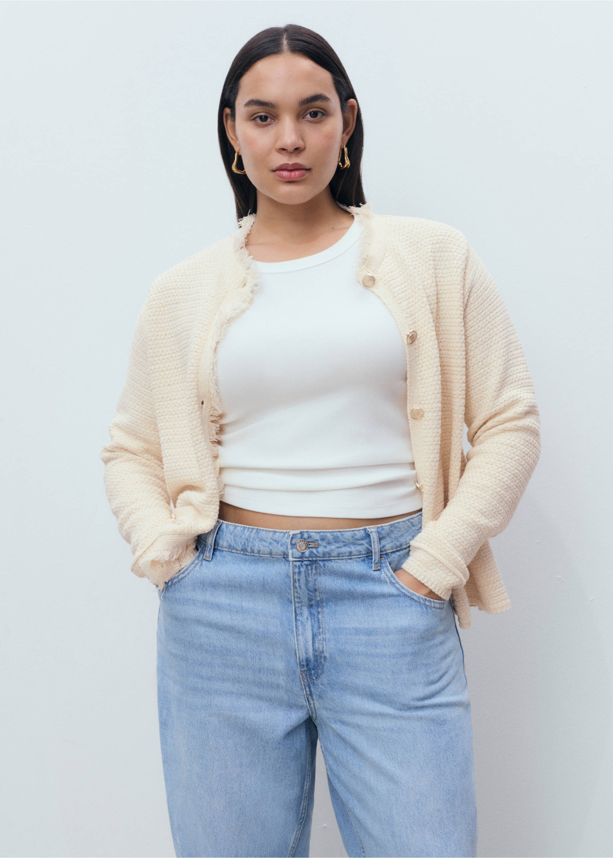 Knitted cardigan with frayed ends - Details of the article 5, Ecru. Ref: 17054083-00.