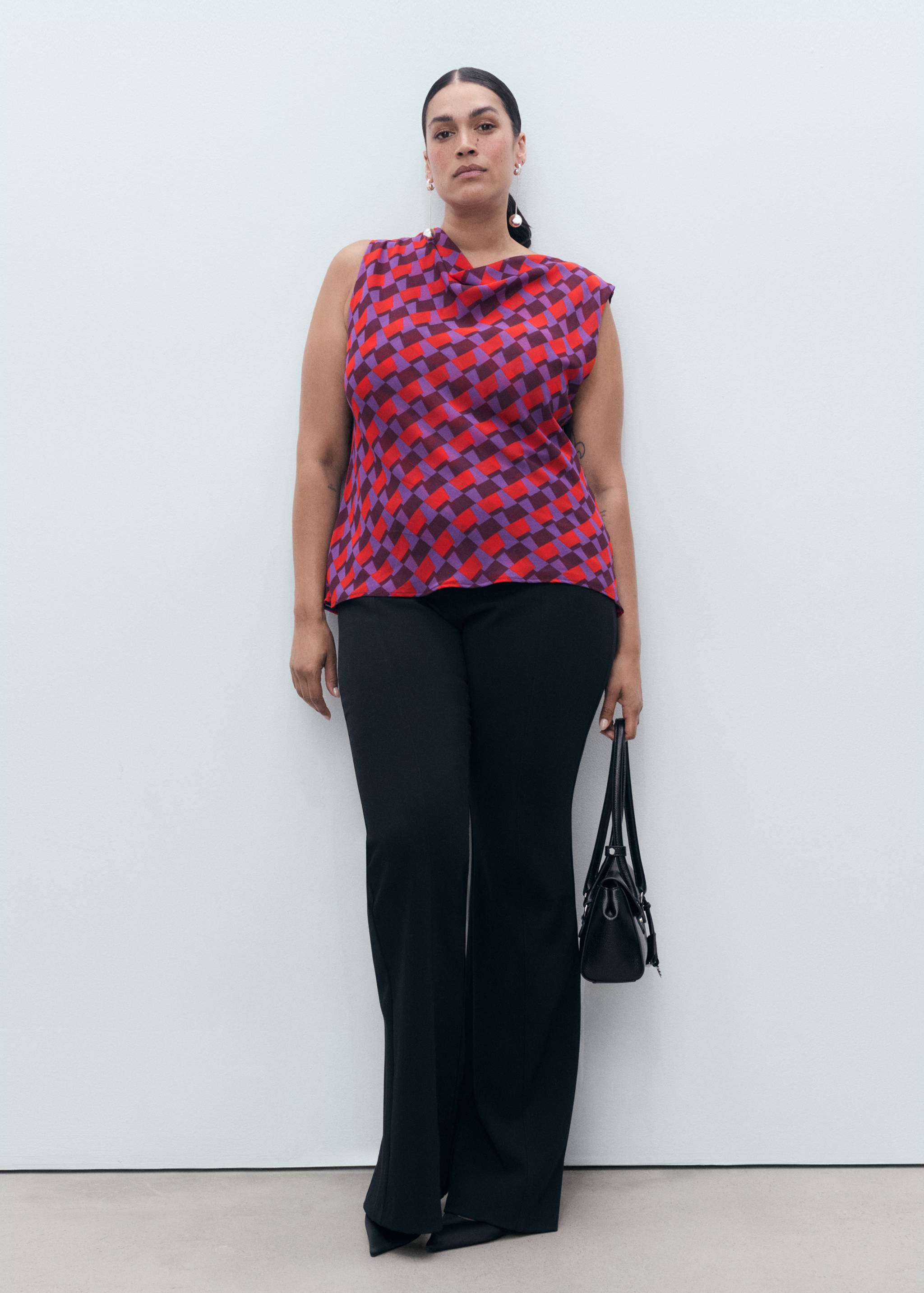 Blusa estampada com gola drapeada - Pormenor do artigo 3