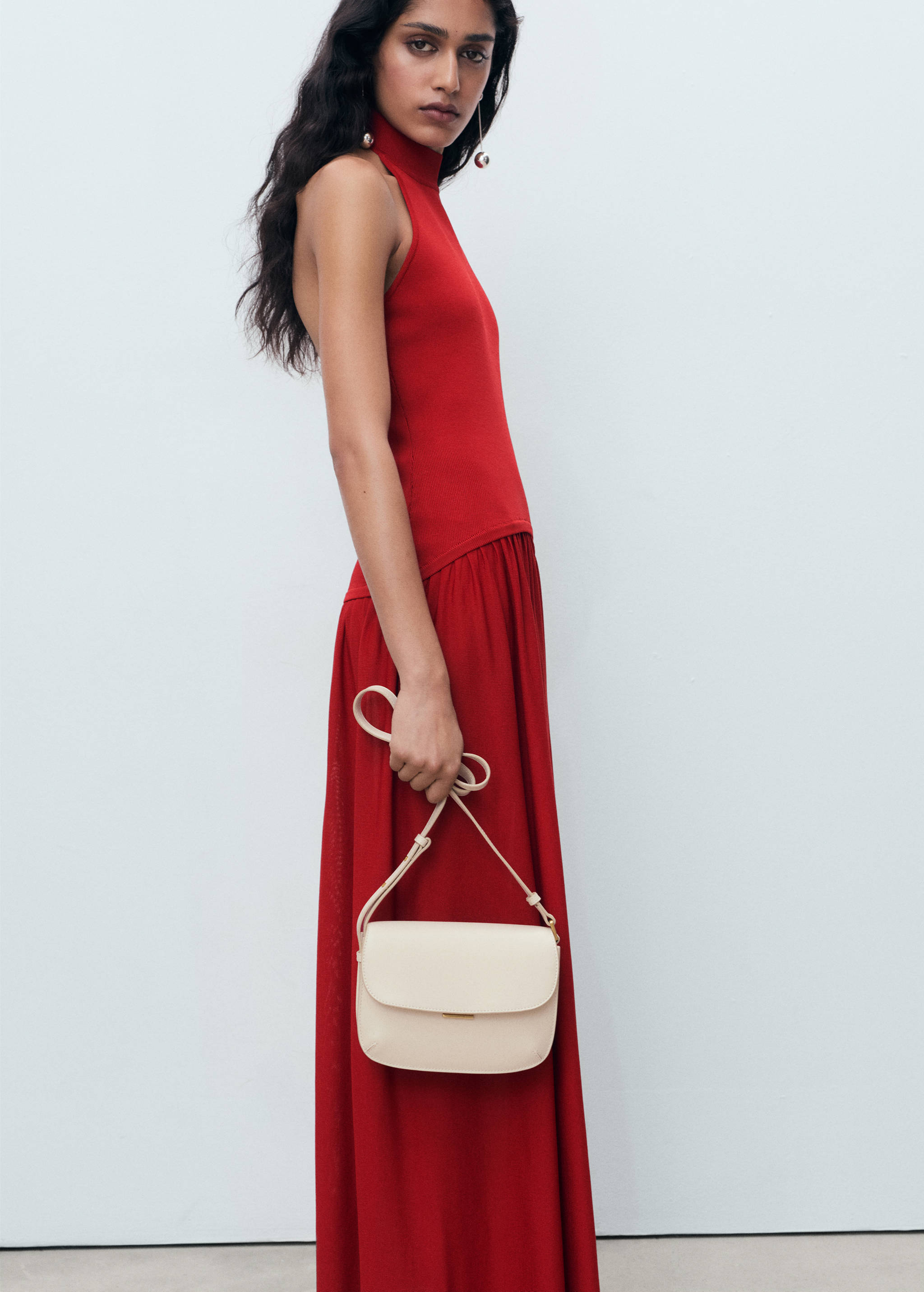 Neckholder-Strickkleid - Mittlere Ansicht