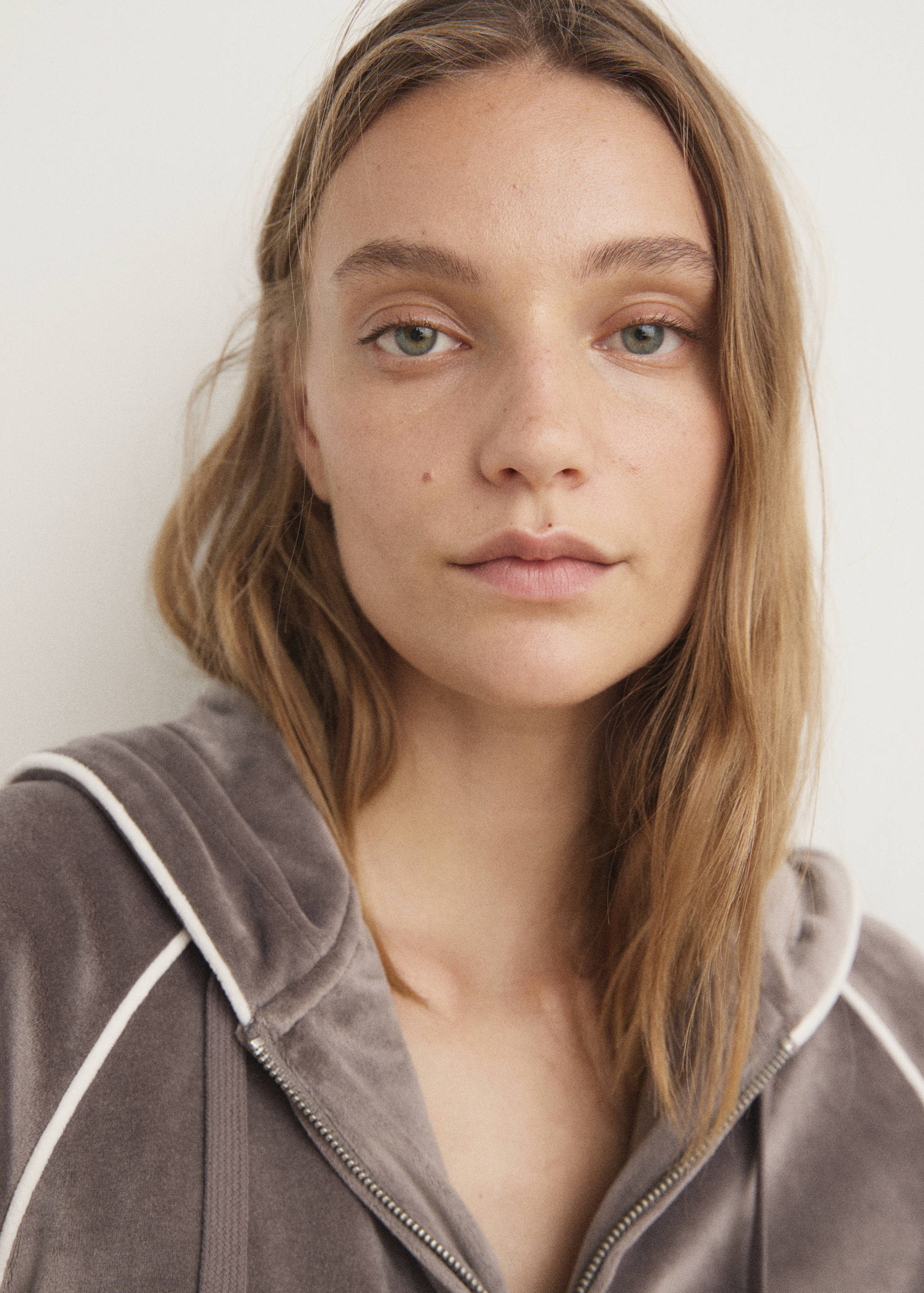 Velour sweatshirt with soft touch - Details of the article 1