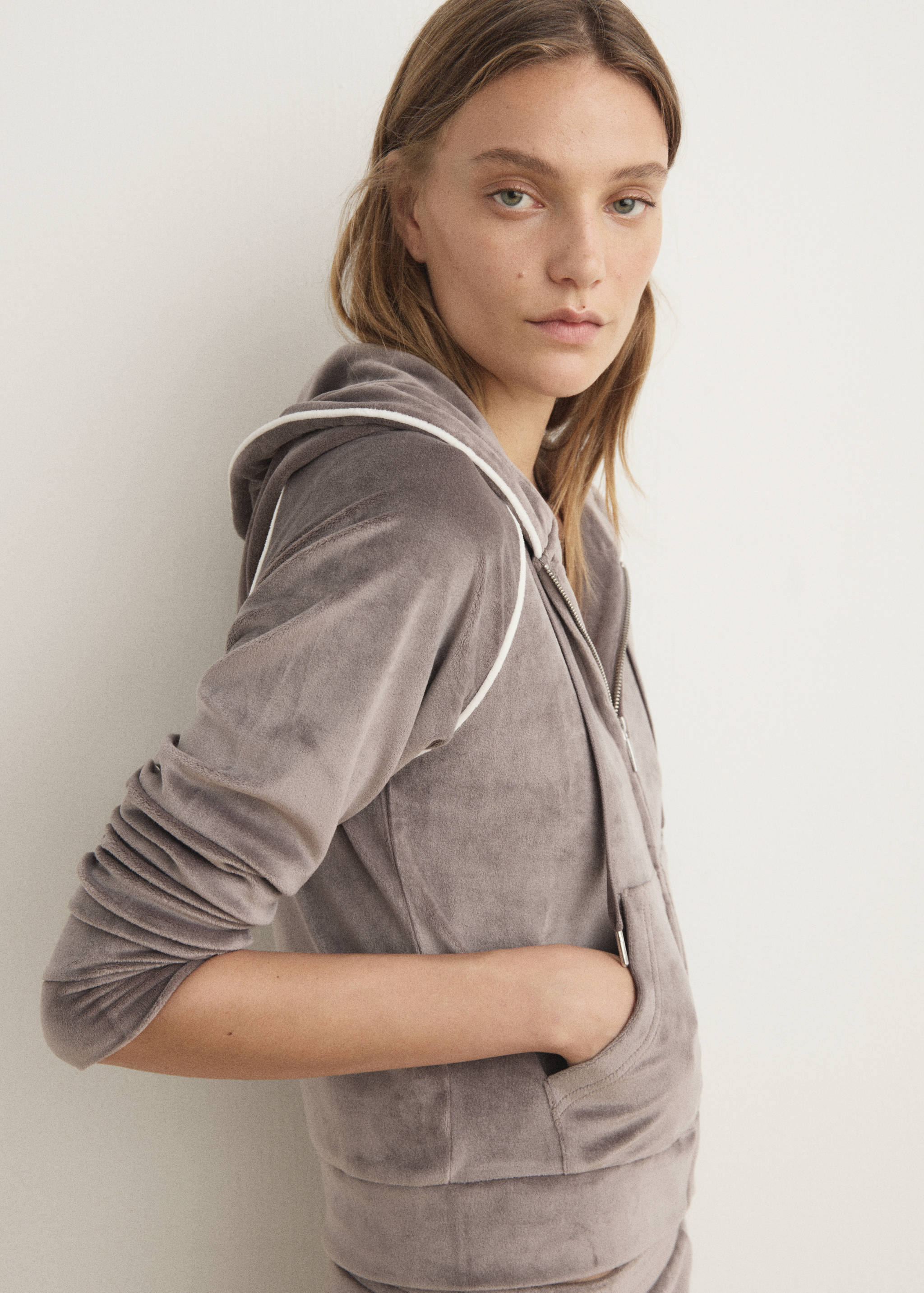 Velour sweatshirt with soft touch - Details of the article 2