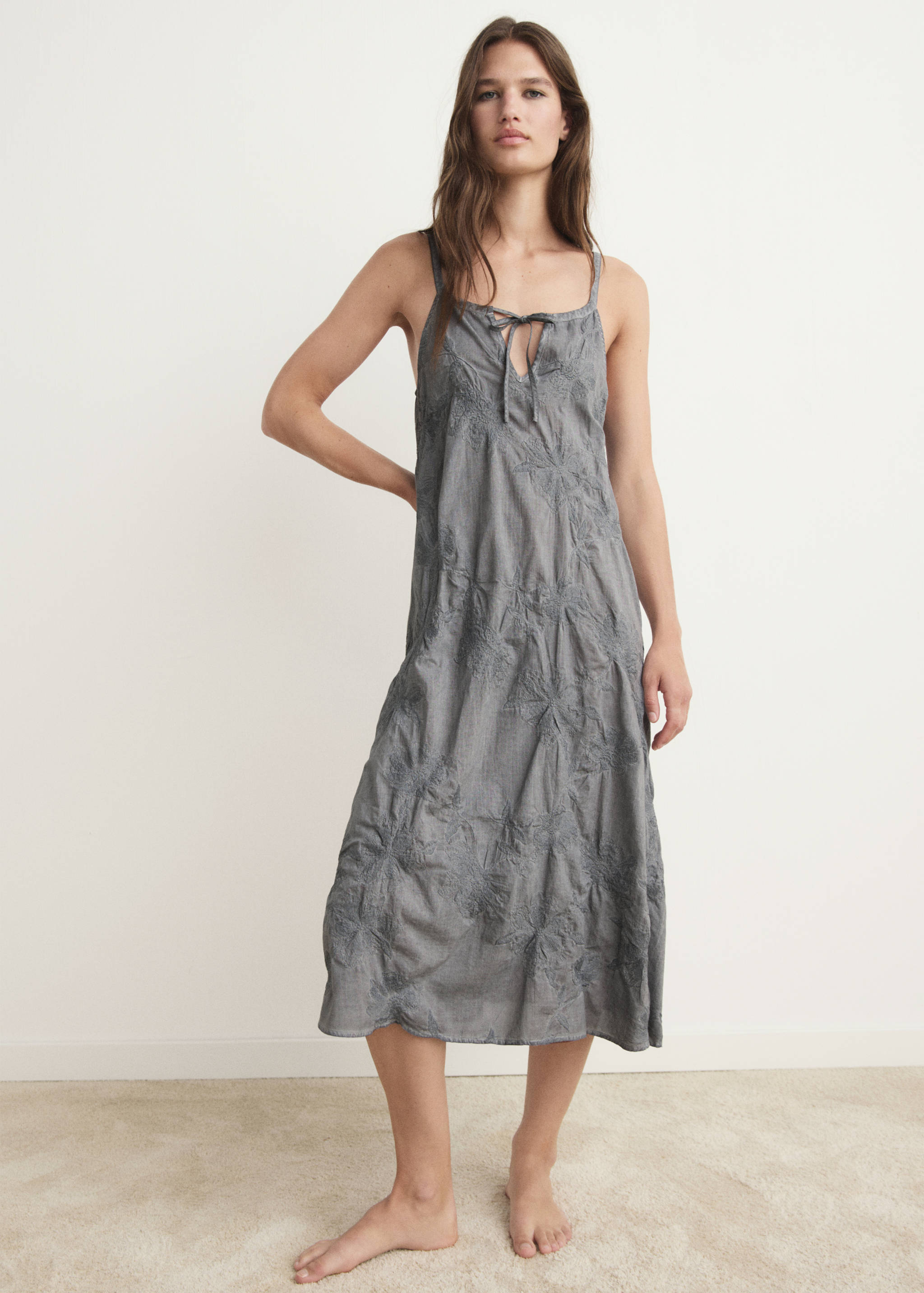 Overdyed embroidered cotton nightdress - General plane