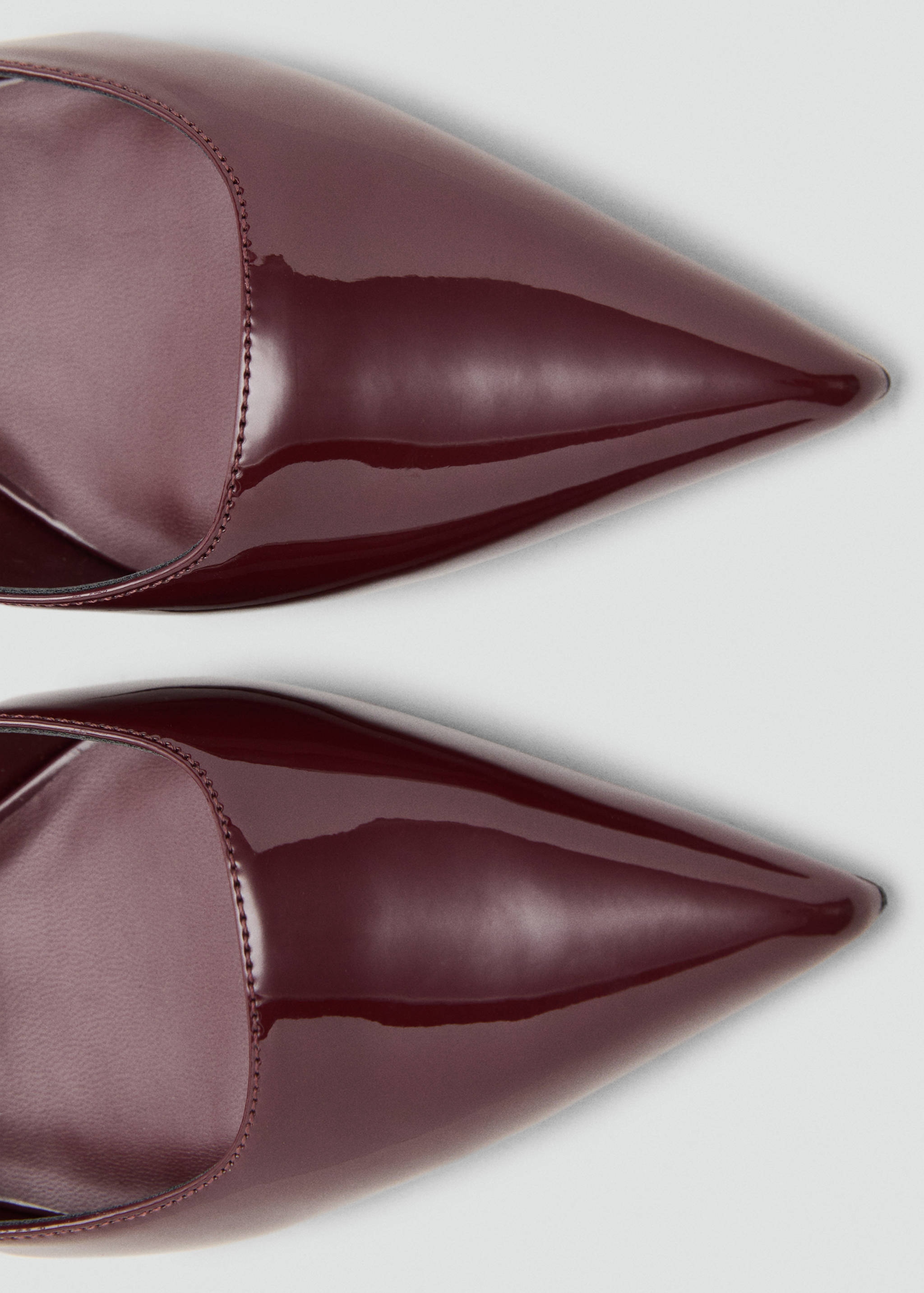Kitten-heel patent leather shoes - Details of the article 2