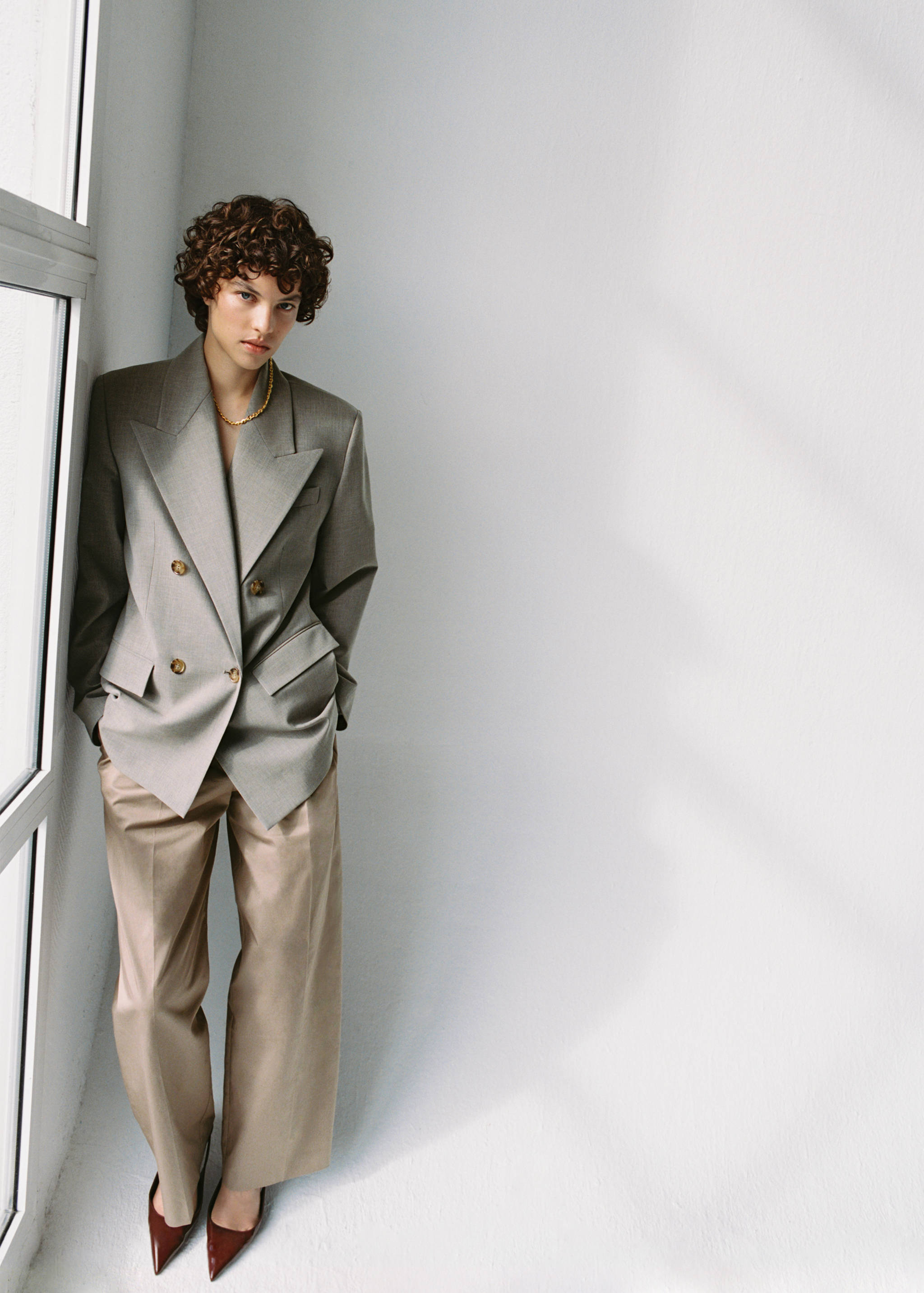 Kitten-heel patent leather shoes - Details of the article 6