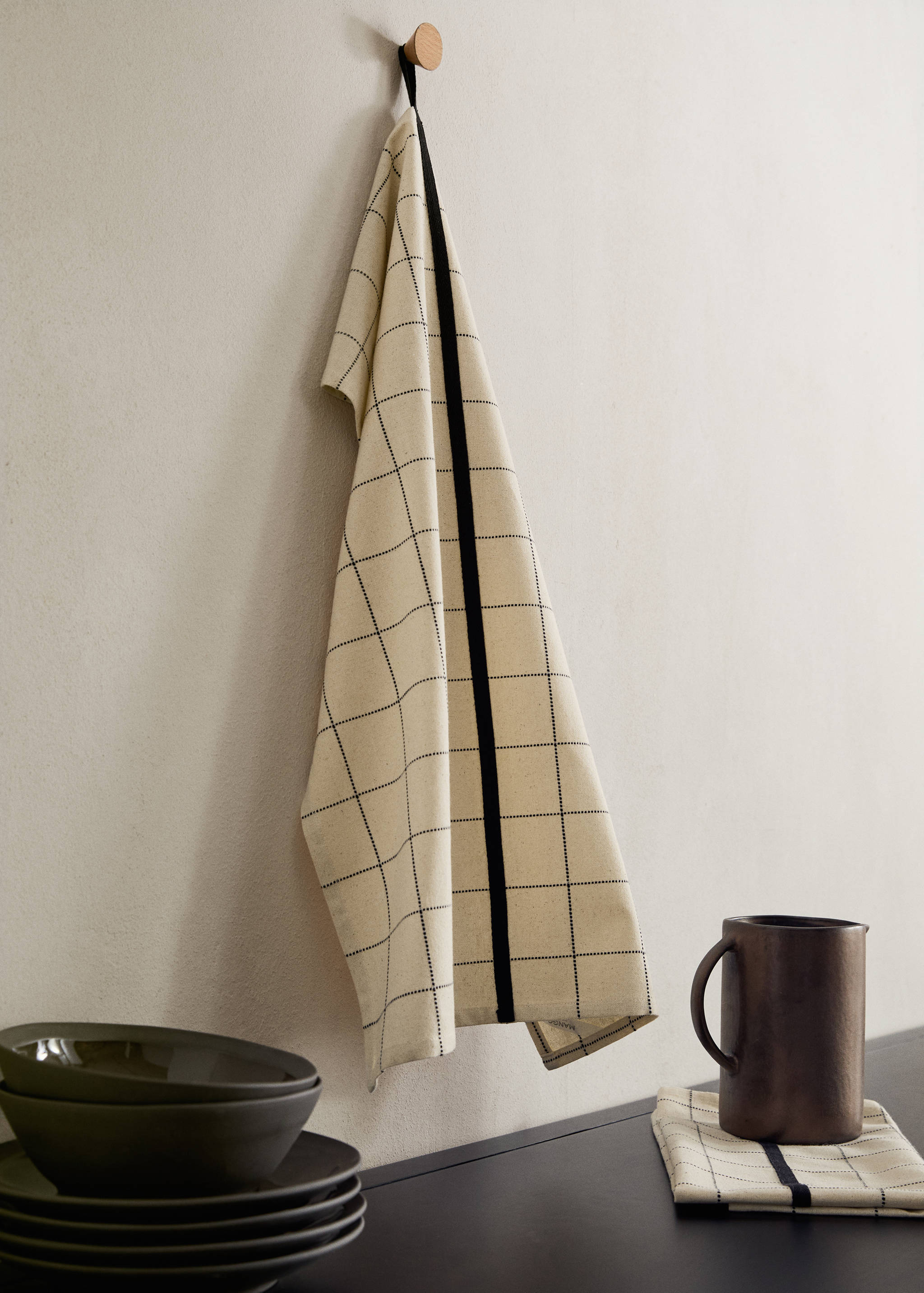 Check and stripe-print kitchen towels - General plane