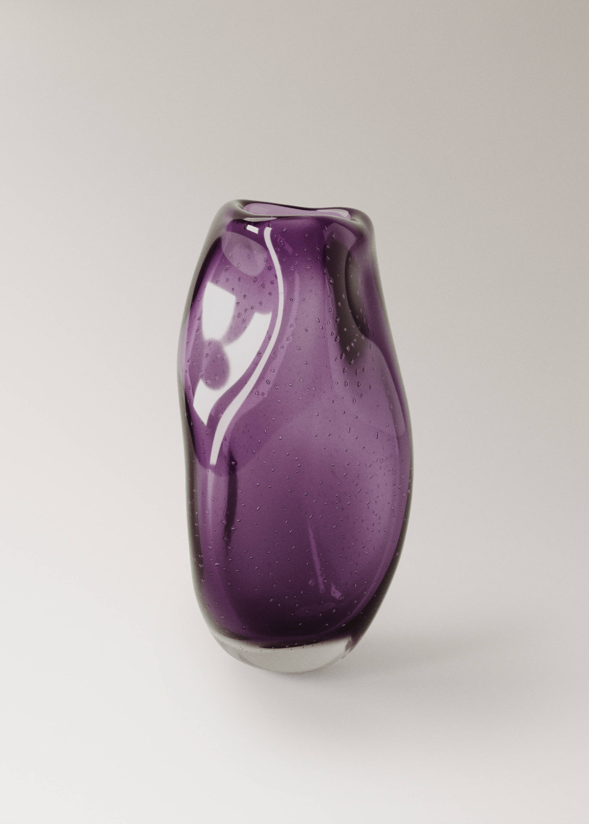 Tall irregular glass vase - Article without model