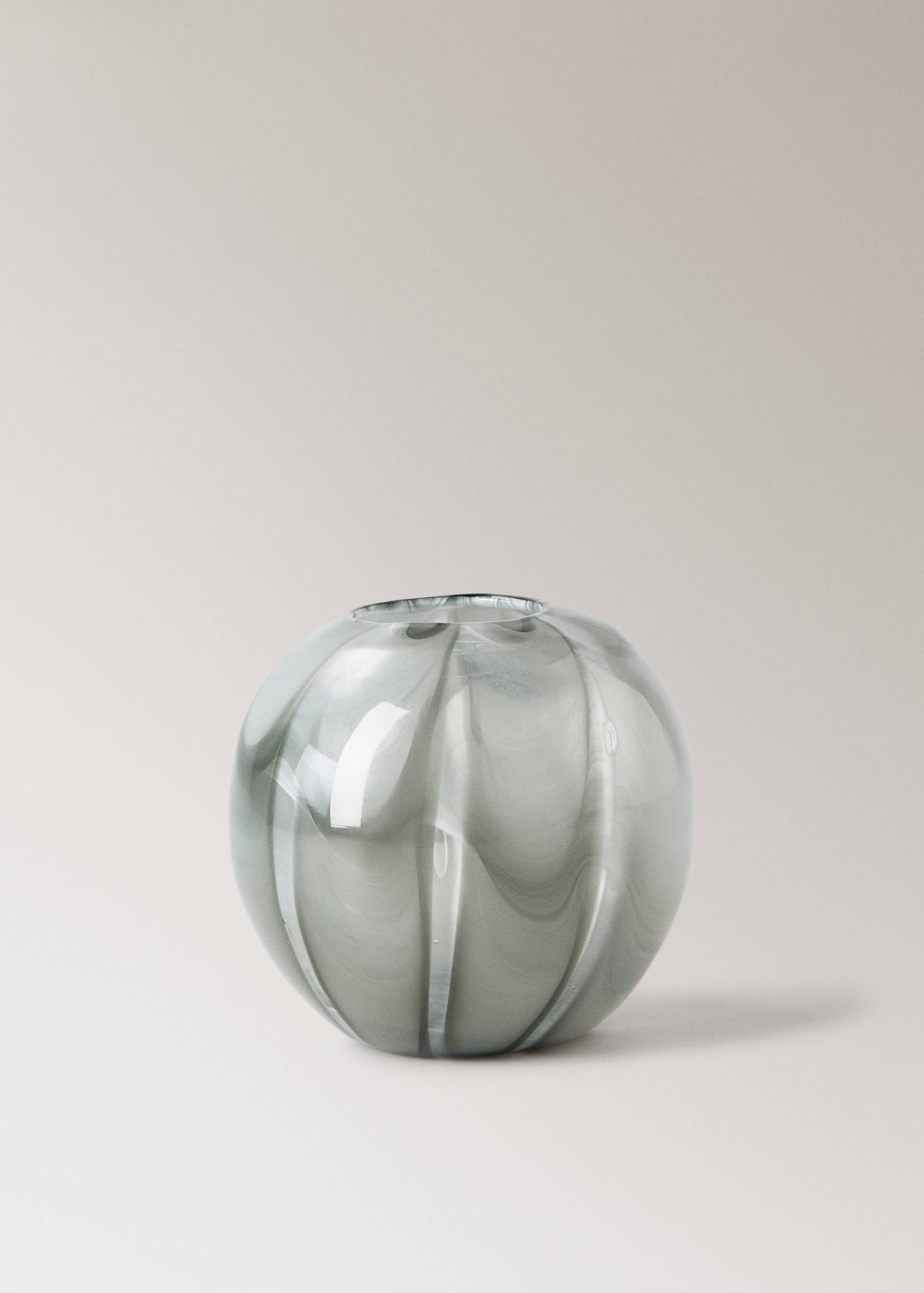 Glass vase with water ripples - Article without model