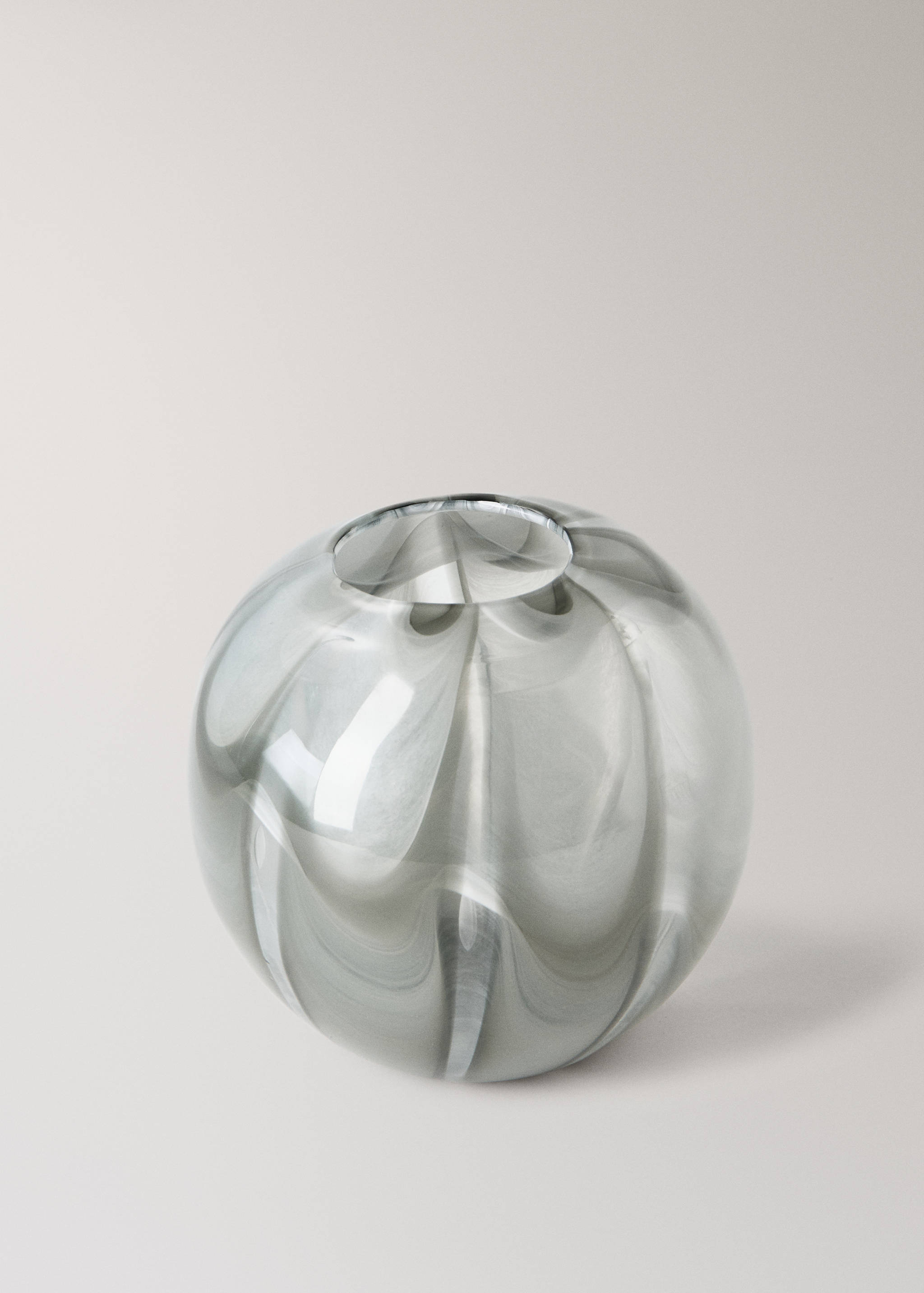 Glass vase with water ripples - Details of the article 1