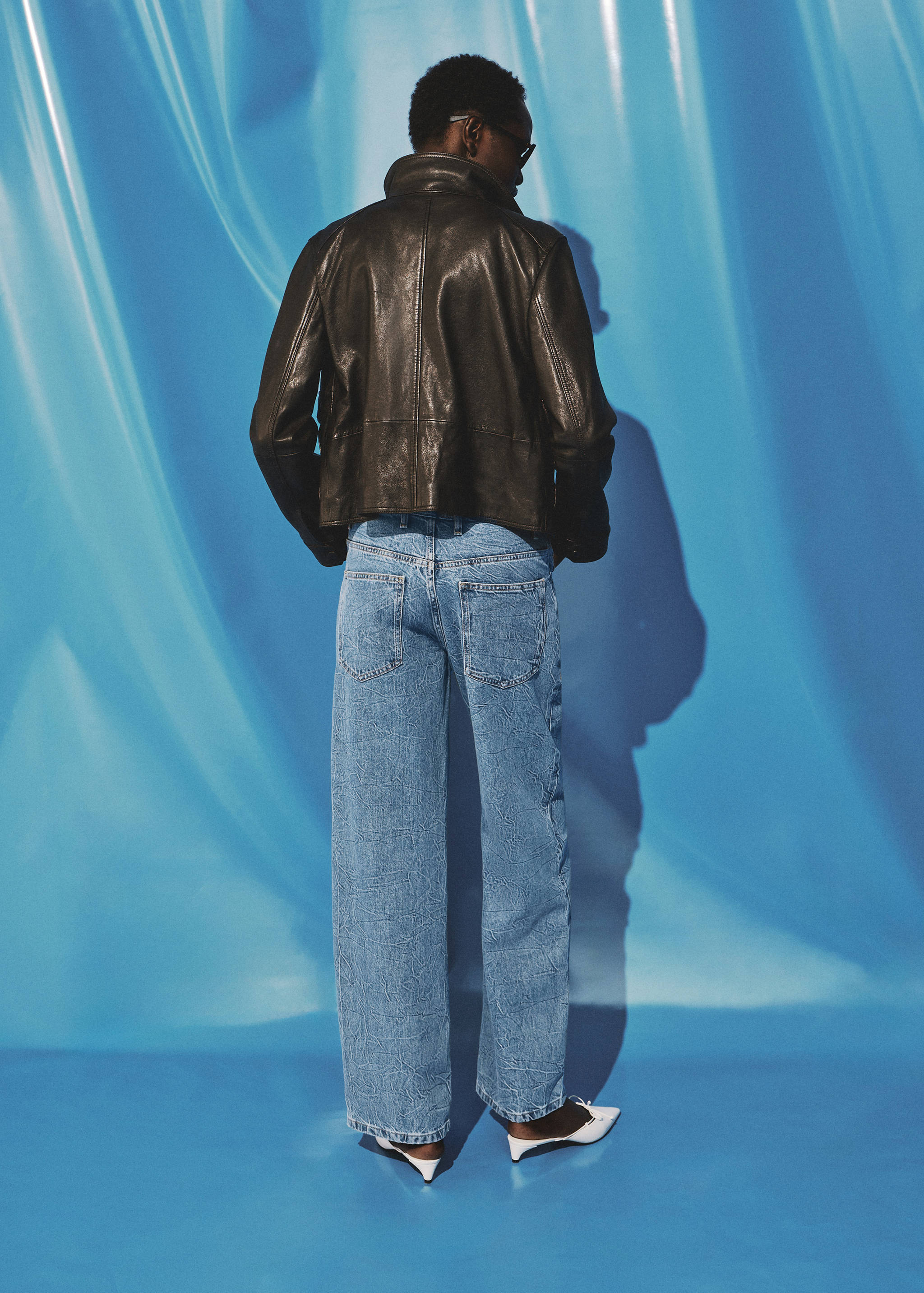 Straight-fit jeans with a creased effect - Reverse of the article