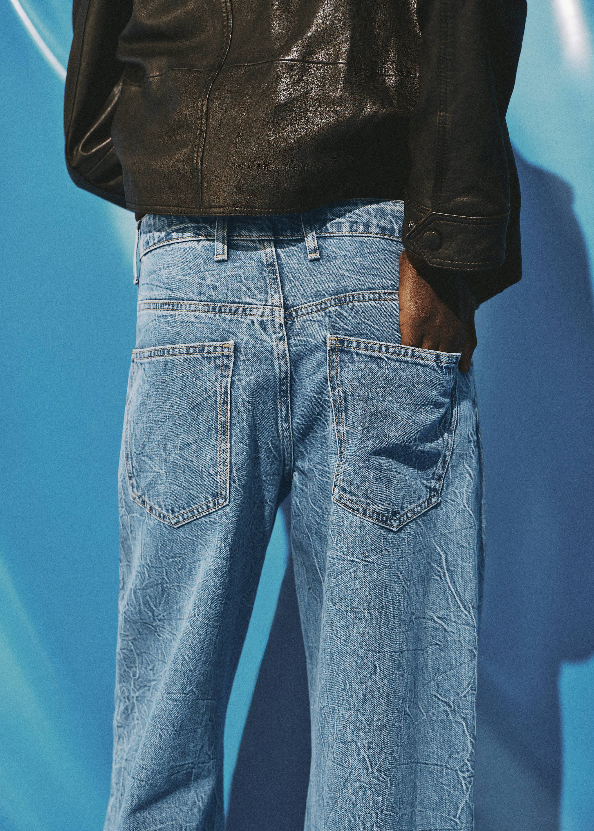 Straight-fit jeans with a creased effect - Details of the article 2