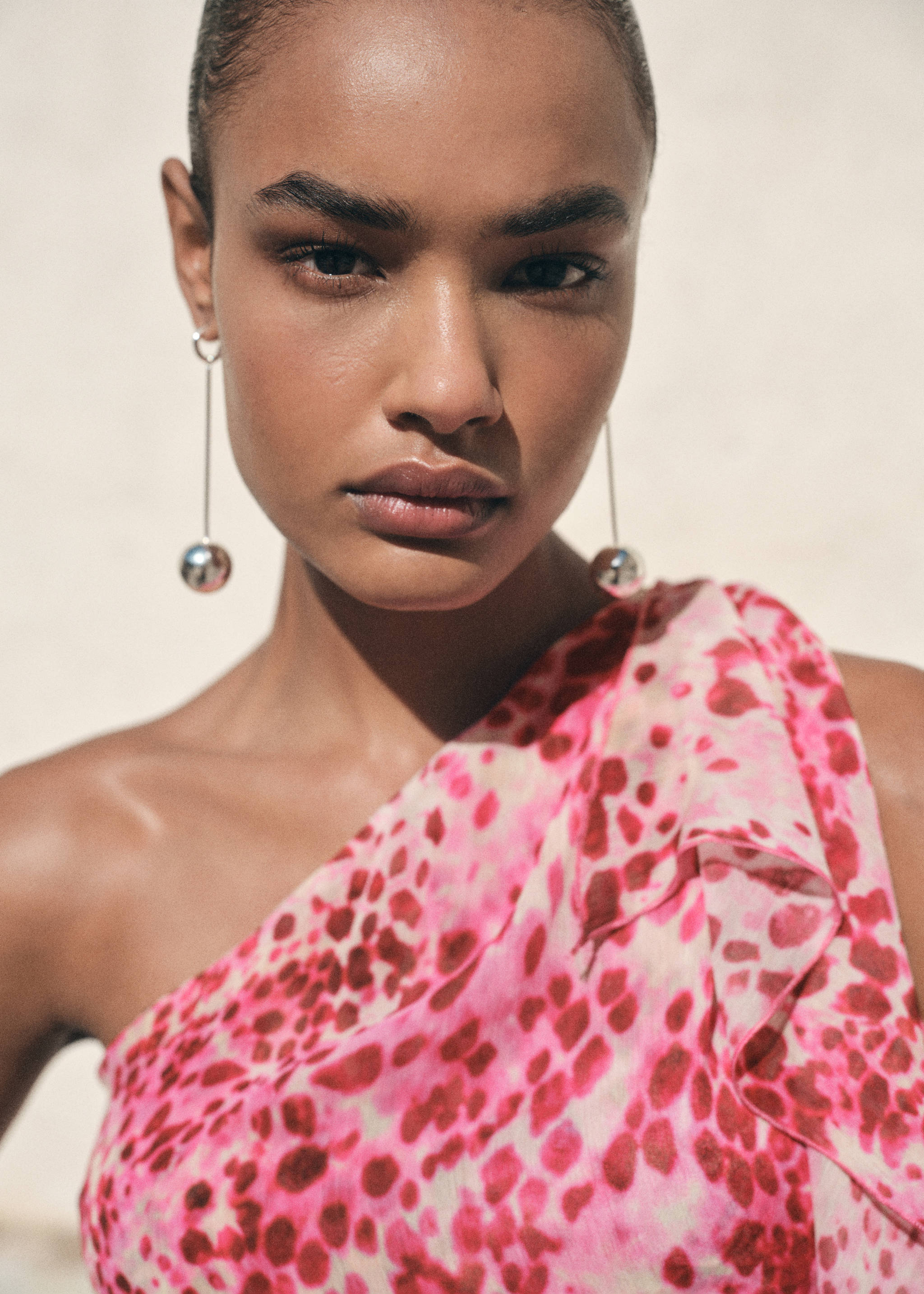 Asymmetric printed top - Details of the article 1