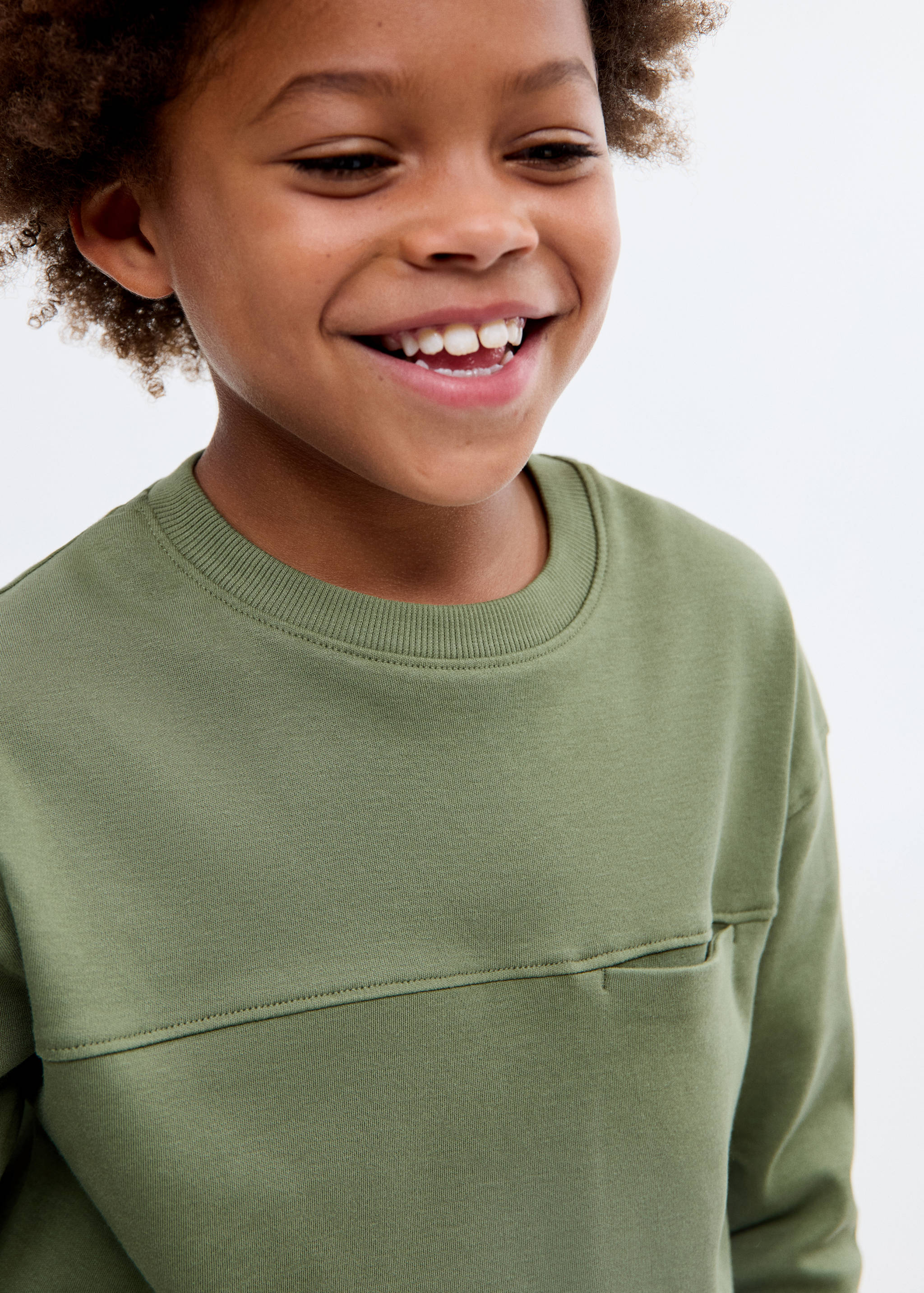 T-shirt with pocket and seam detail - Details of the article 1