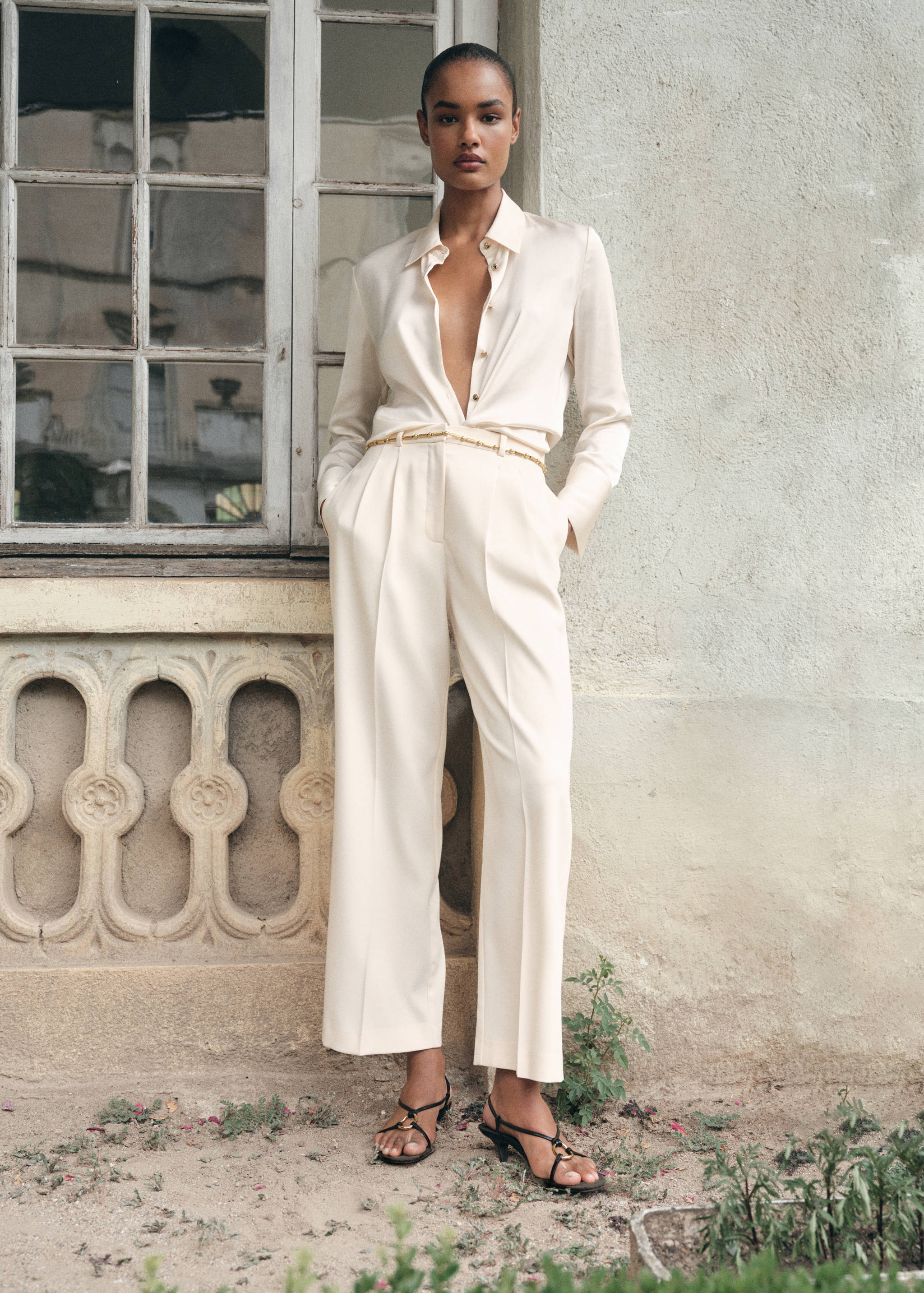 Calças retas de pinças - Plano geral