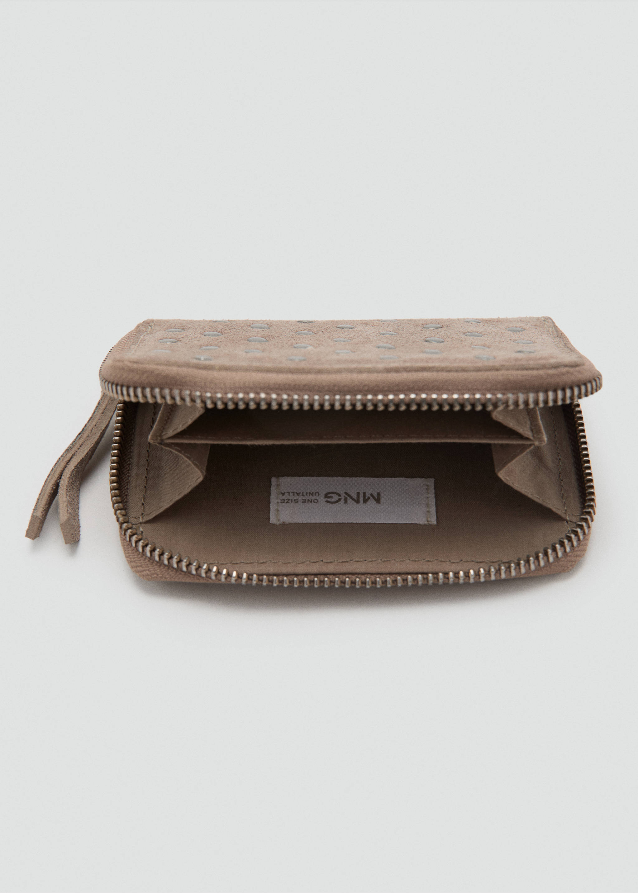 Studded leather purse - Details of the article 1, Sand. Ref: 17054426-00.