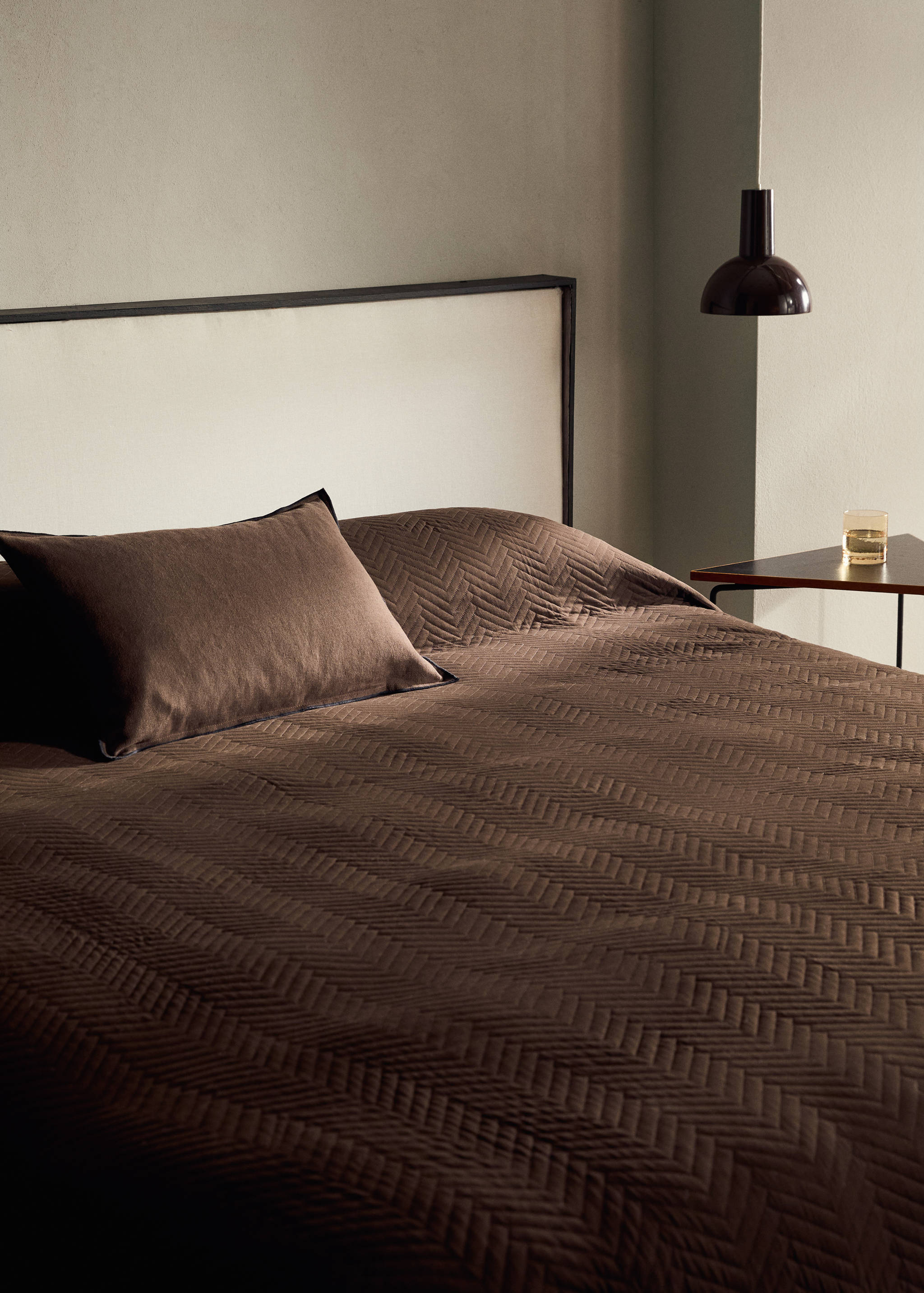 Soft-touch microfibre bedspread with herringbone print for 90 cm bed - Details of the article 7