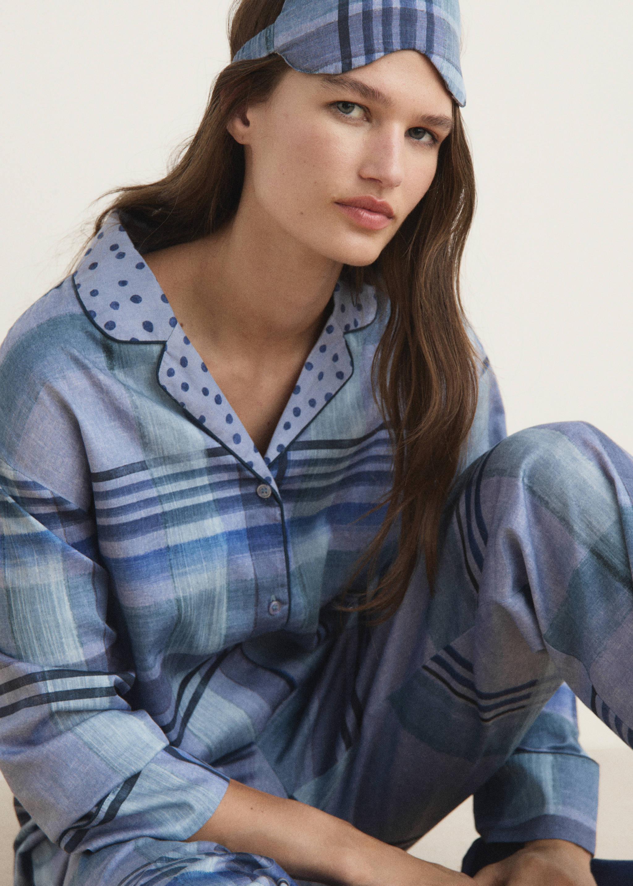Printed pyjama shirt with piping - Details of the article 2