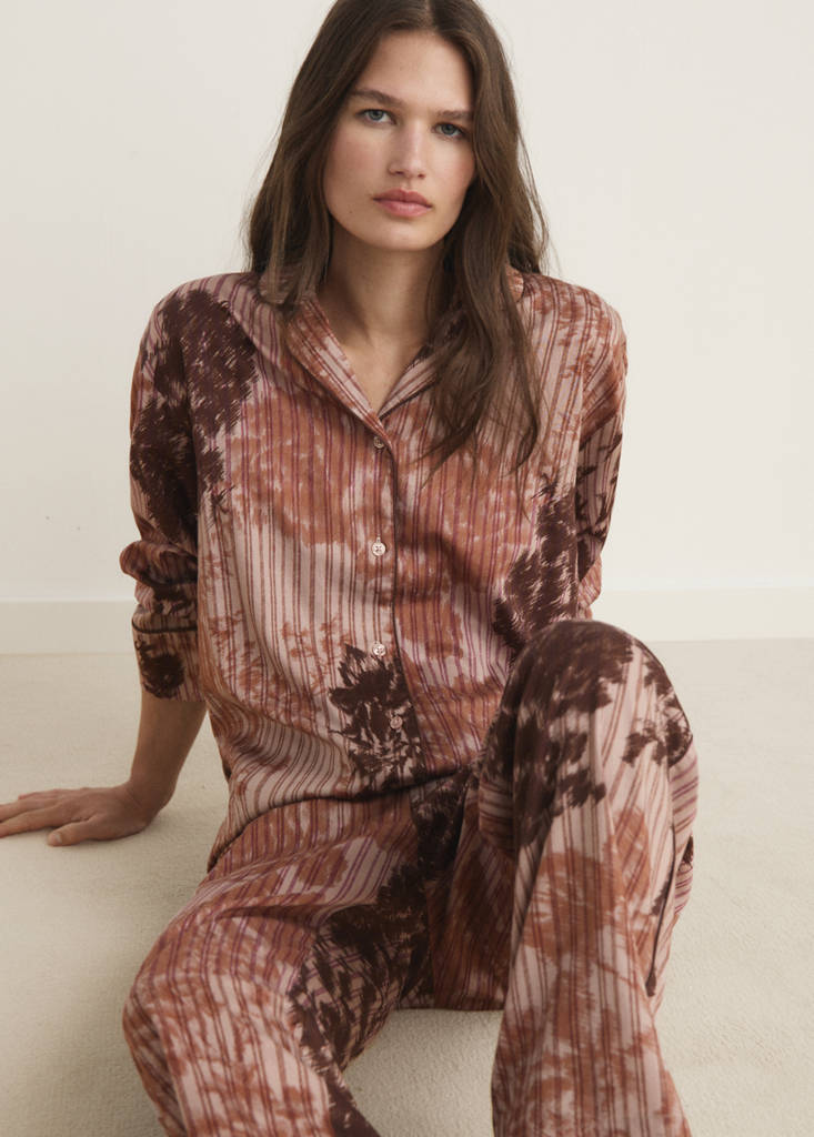 Pyjama shirt with blurred print — Brown