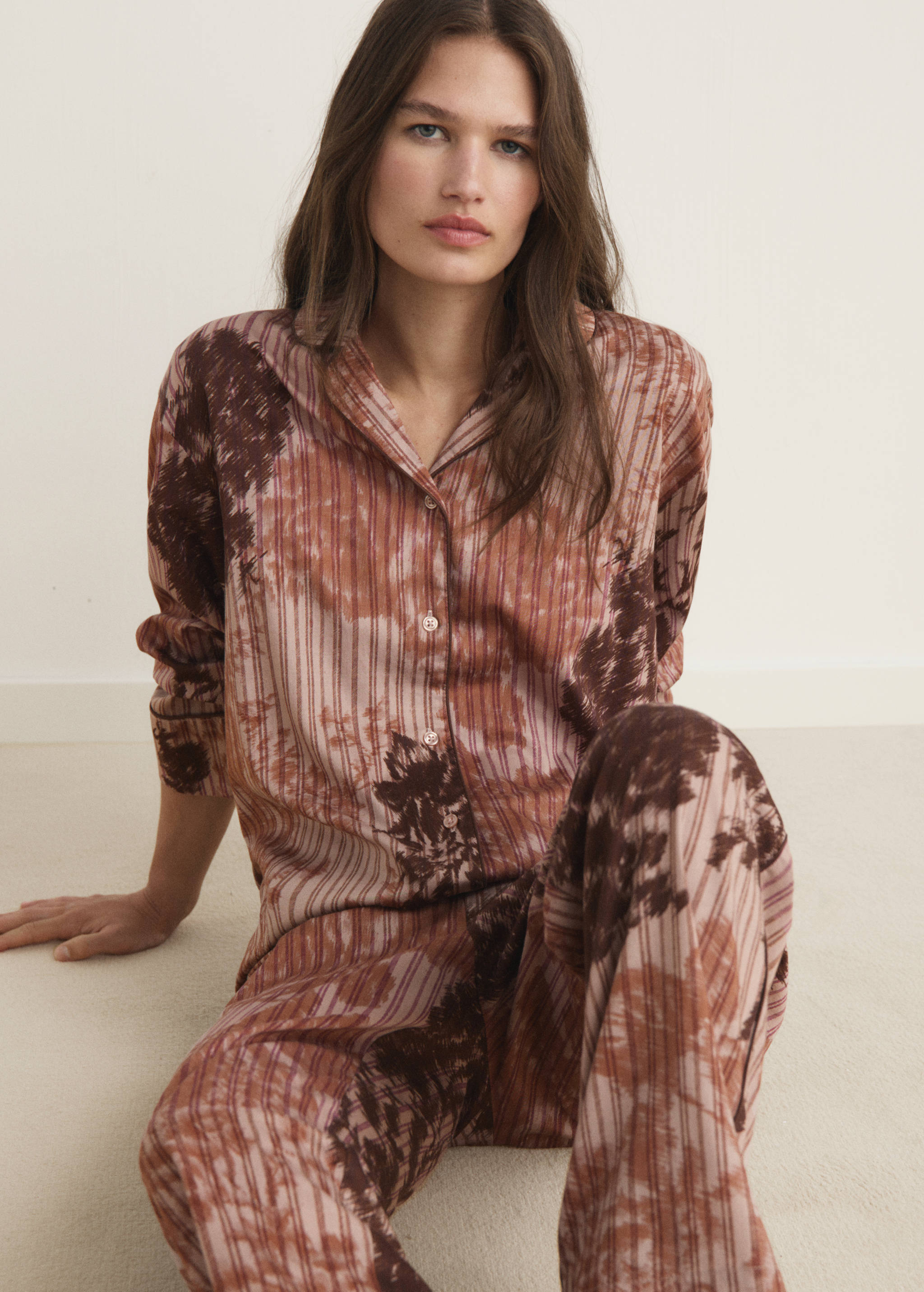 Pyjama shirt with blurred print - Details of the article 2
