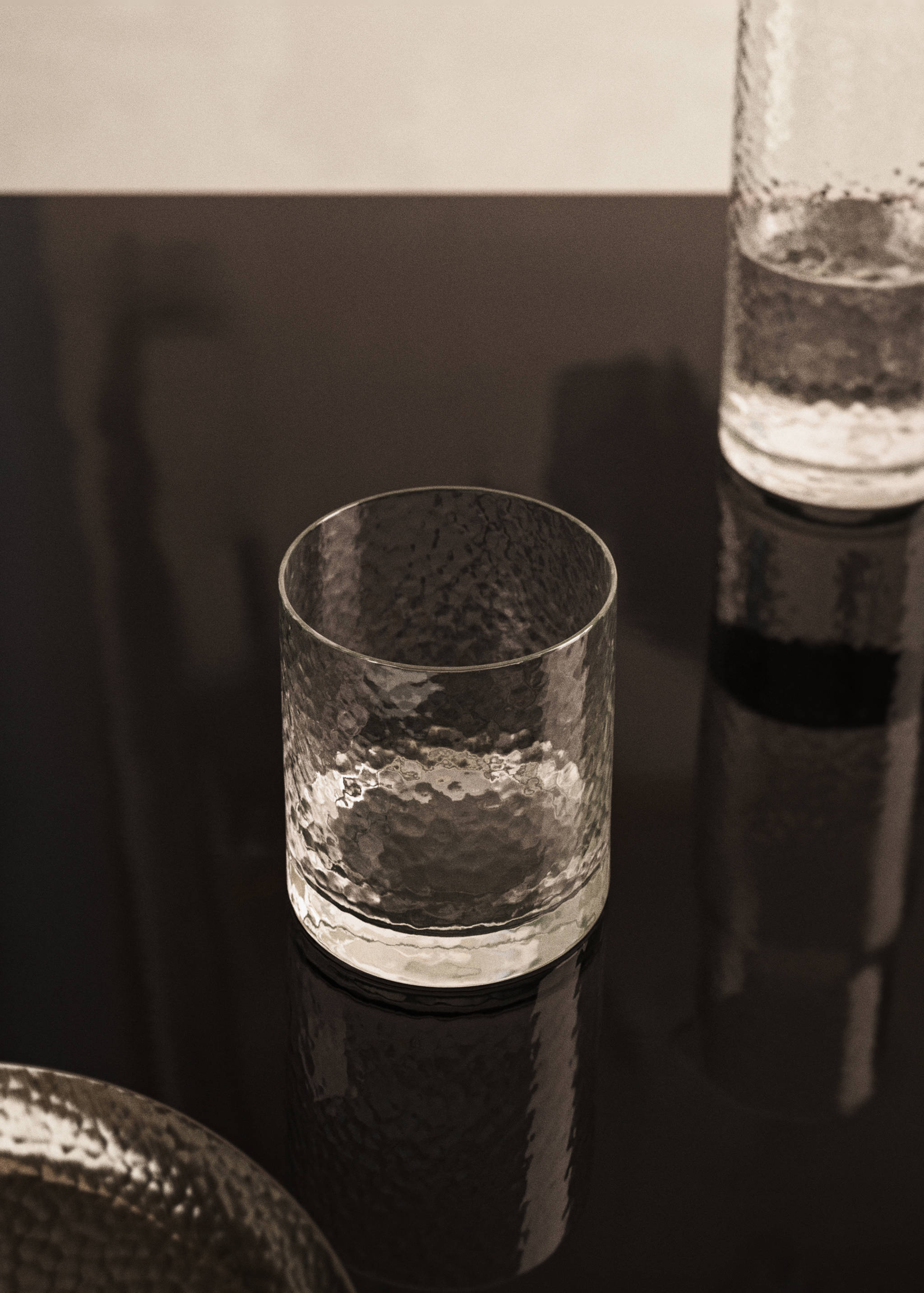 Hammered glass tumbler - General plane