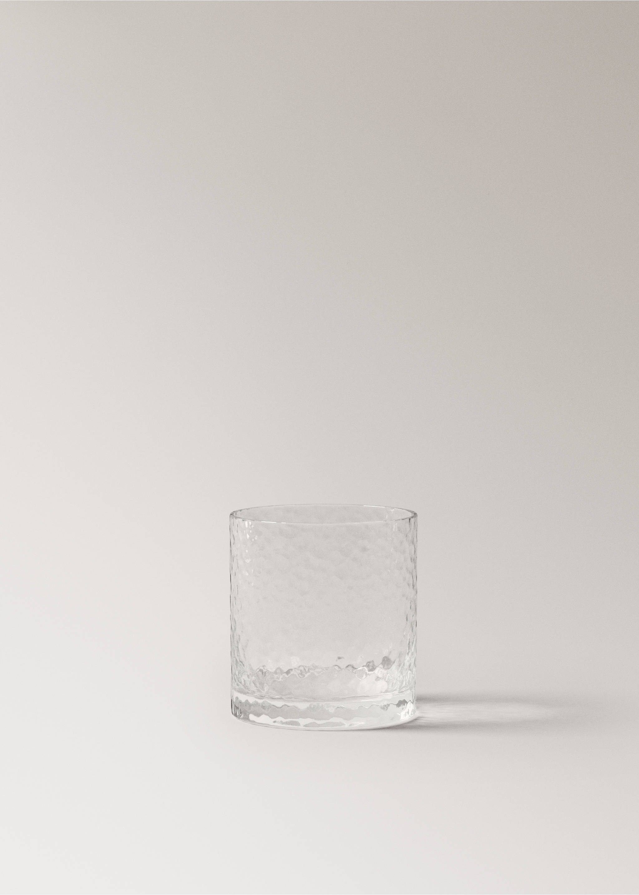 Vaso vidrio martillado - Artículo sin modelo, Blanco roto. Ref: 17054440-00.