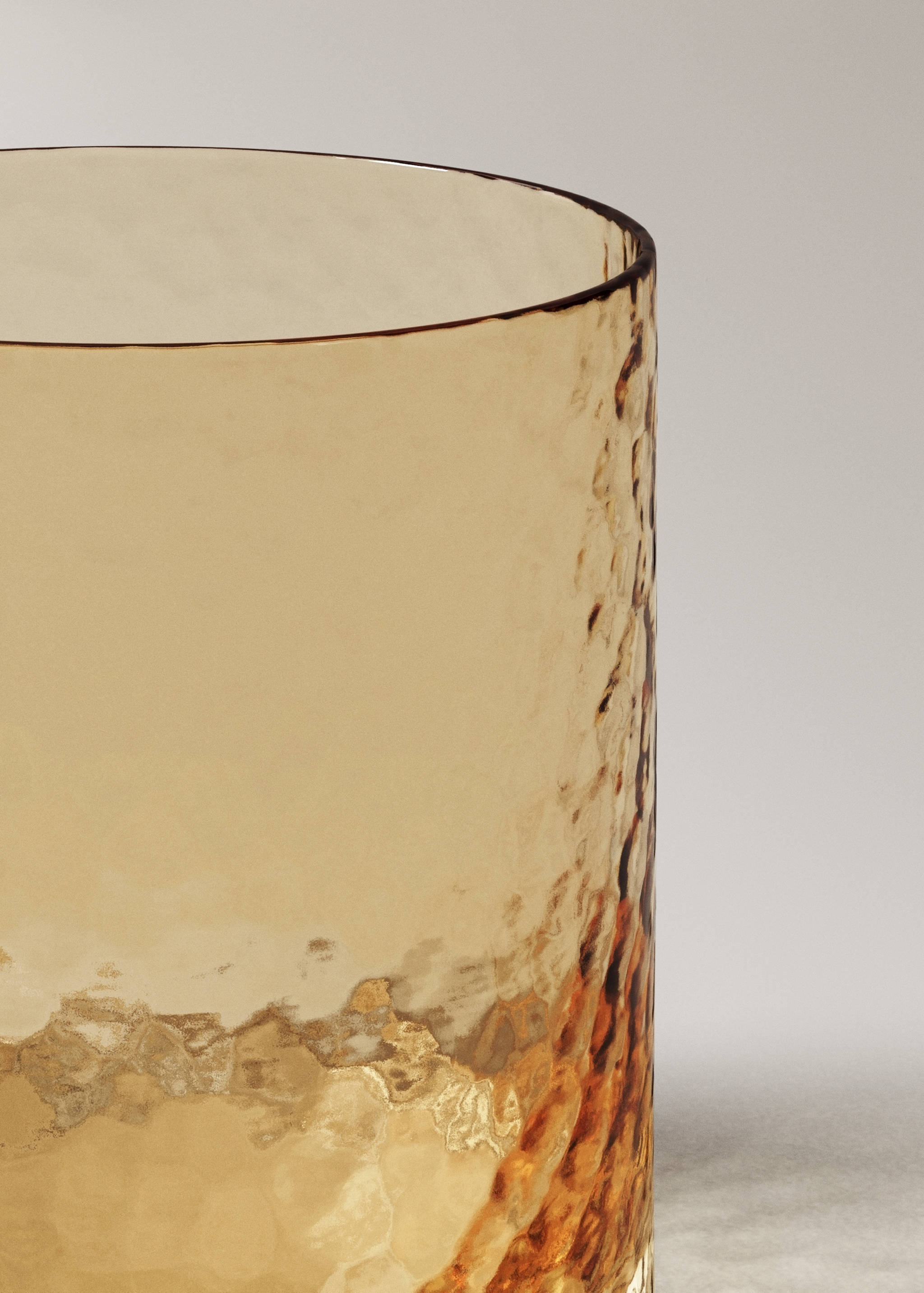 Hammered glass tumbler - Details of the article 1