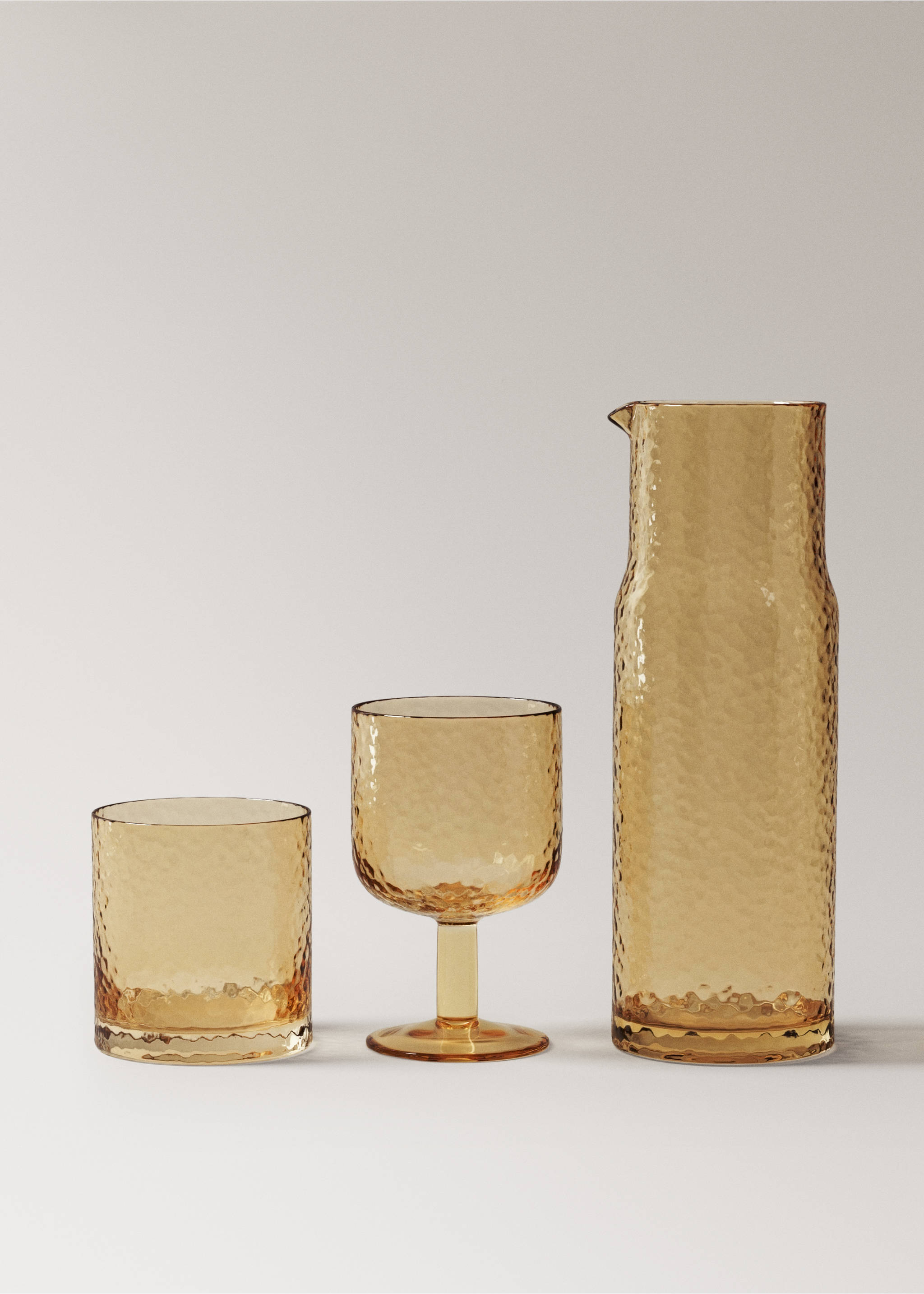 Hammered glass tumbler - Details of the article 3, Vanilla. Ref: 17054440-00.