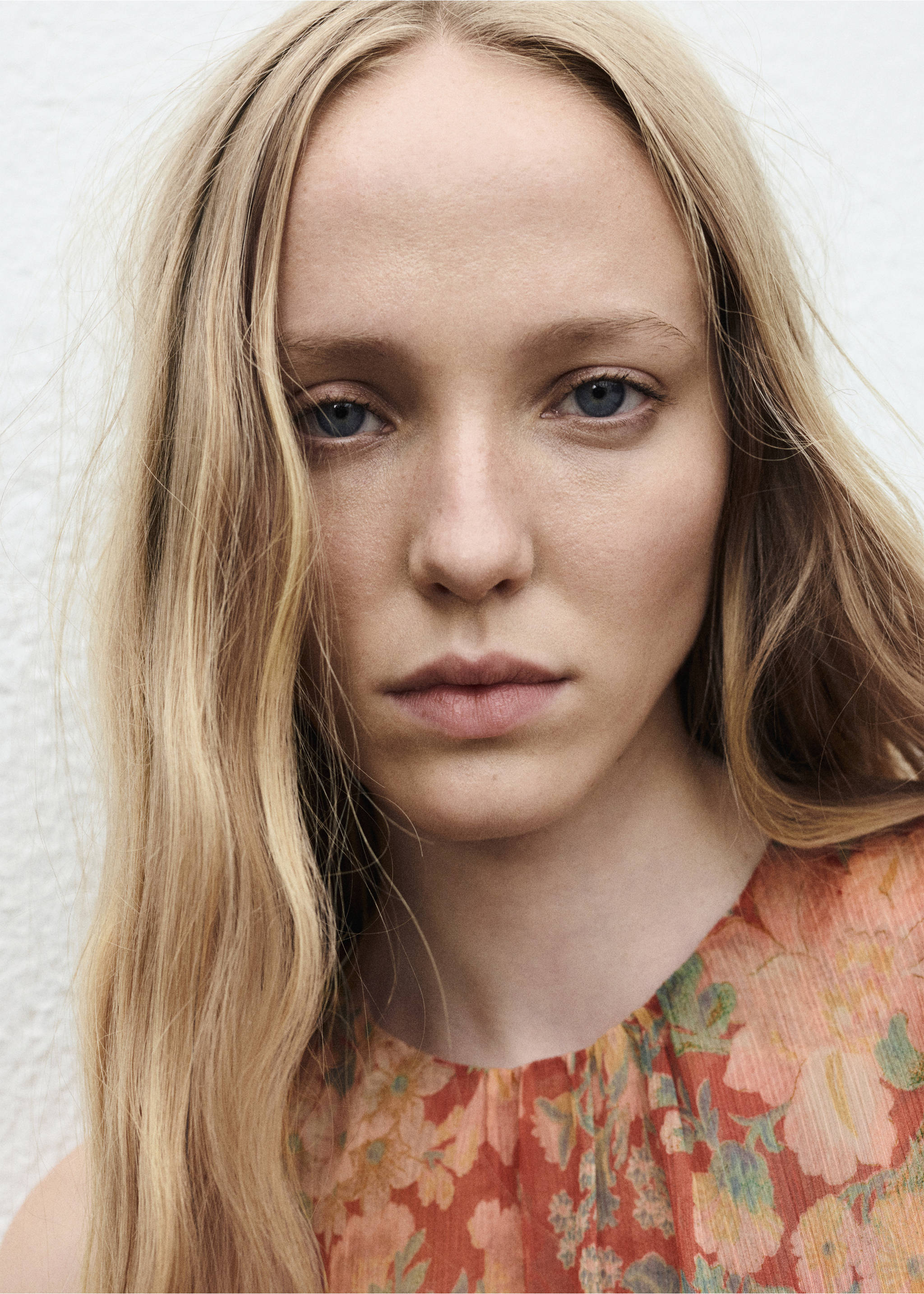 Floral pleated blouse - Details of the article 1, Maroon. Ref: 17054445-00.