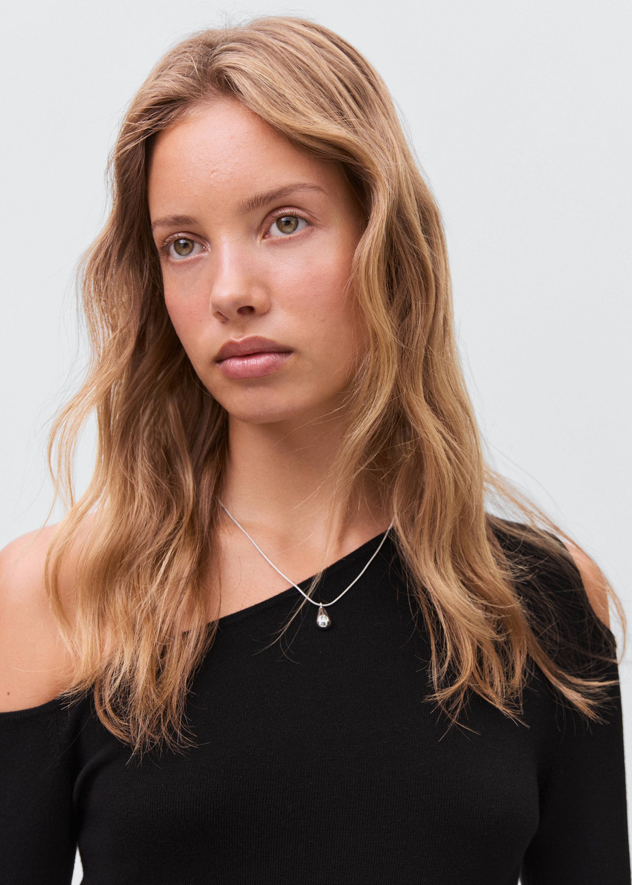 Asymmetrical dress with cut-out - Details of the article 1