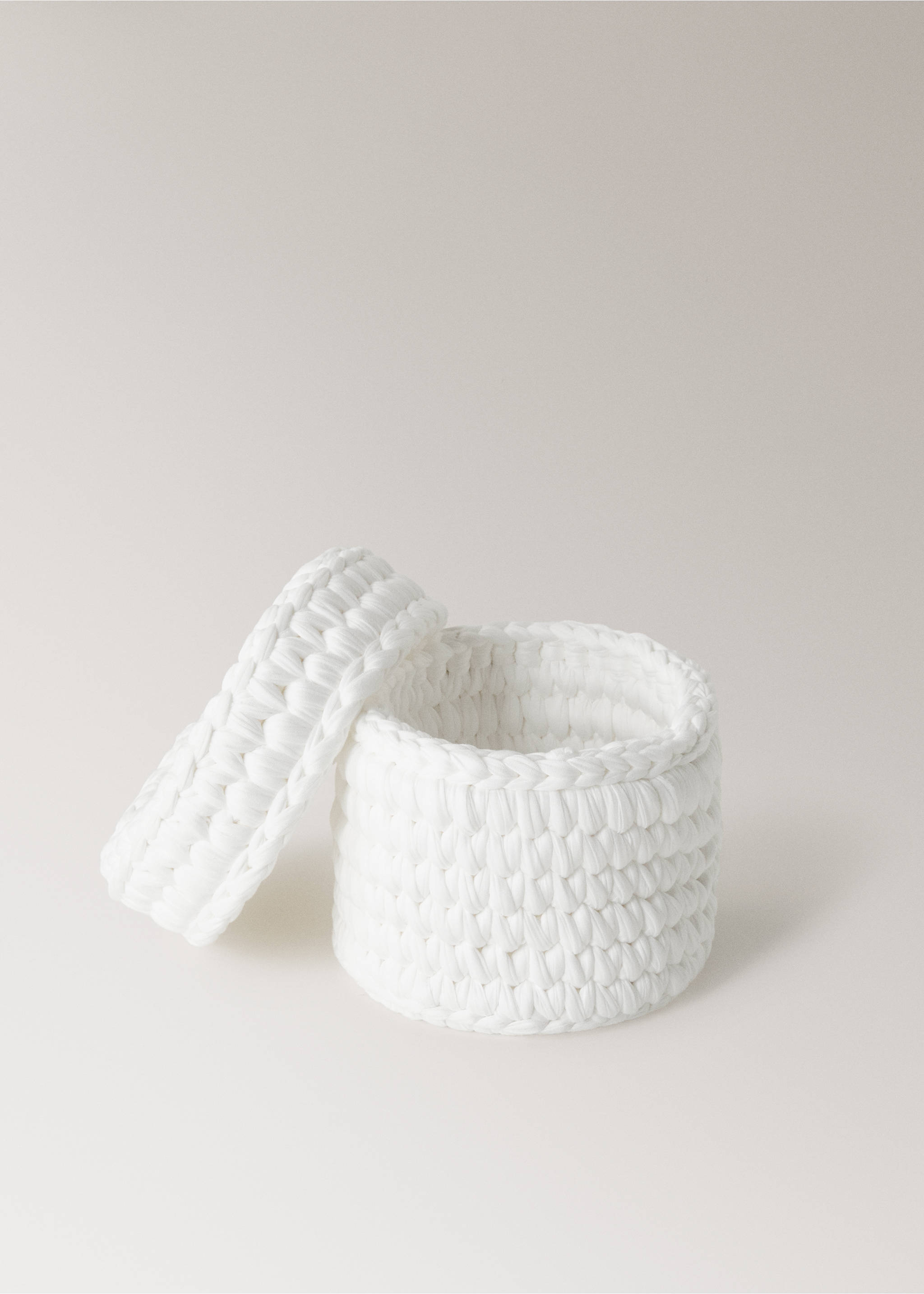 Small round basket with lid - Details of the article 1, White. Ref: 17054782-00.