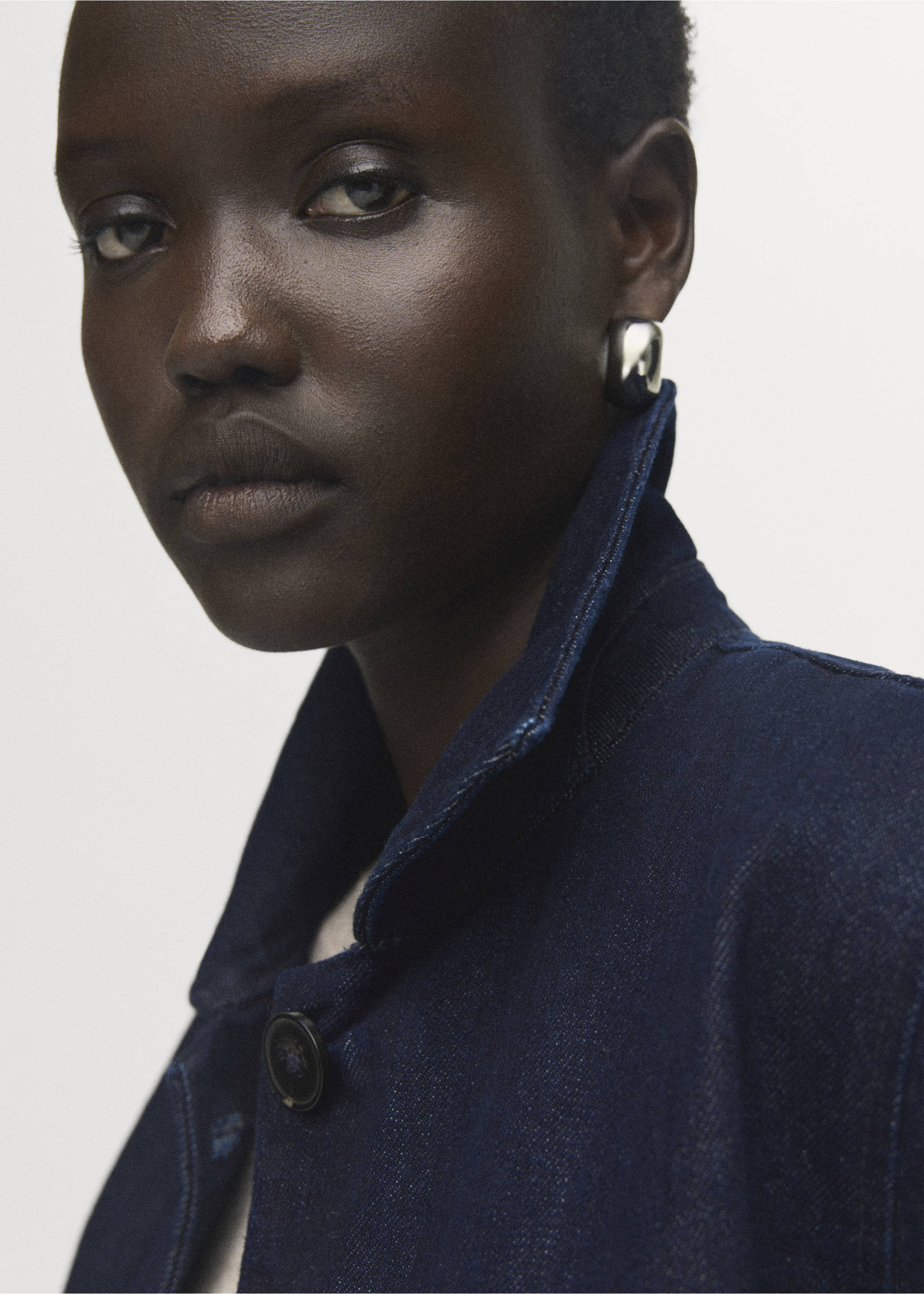 Denim jacket with pockets - Details of the article 4, Open Blue. Ref: 17054785-00.