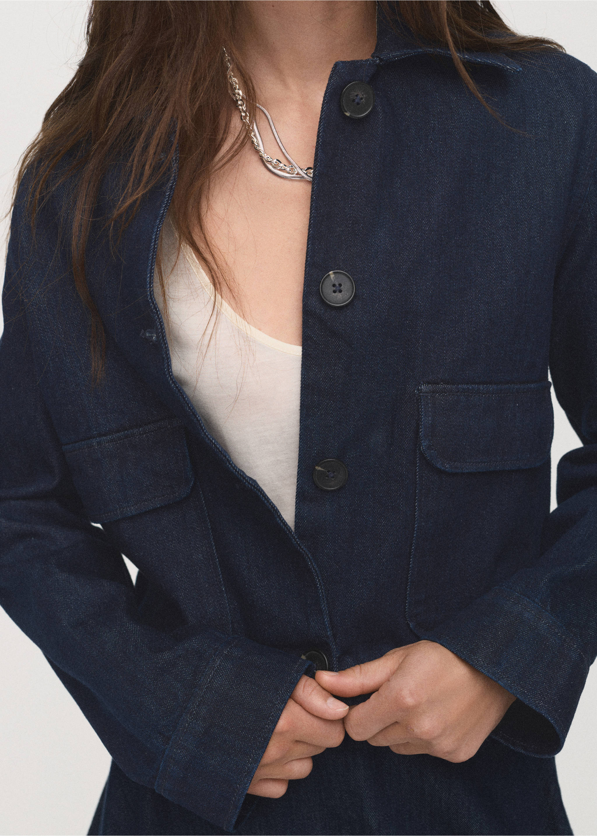 Denim jacket with pockets - Details of the article 6, Open Blue. Ref: 17054785-00.