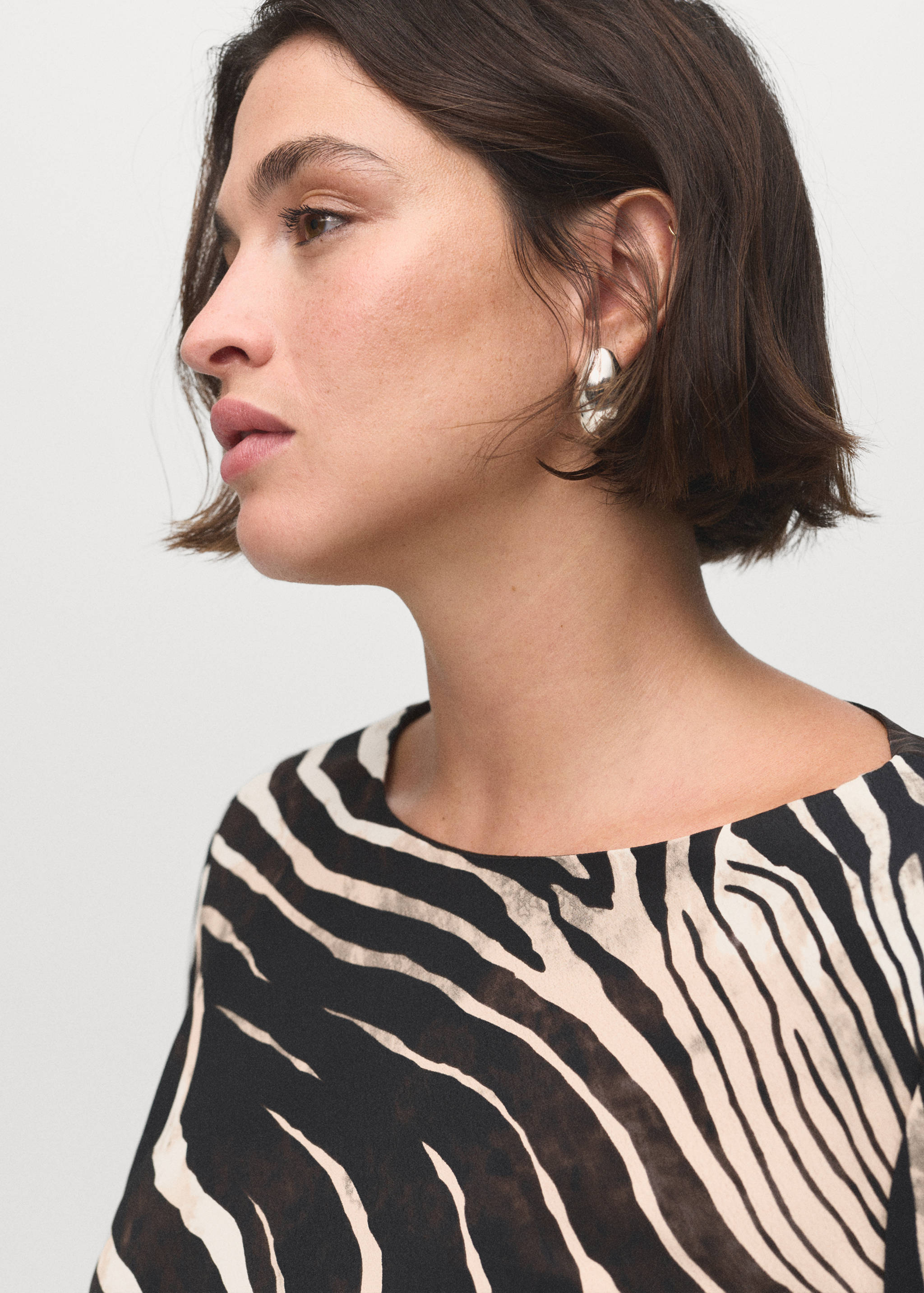 Zebra-print dress with flared sleeves - Details of the article 4