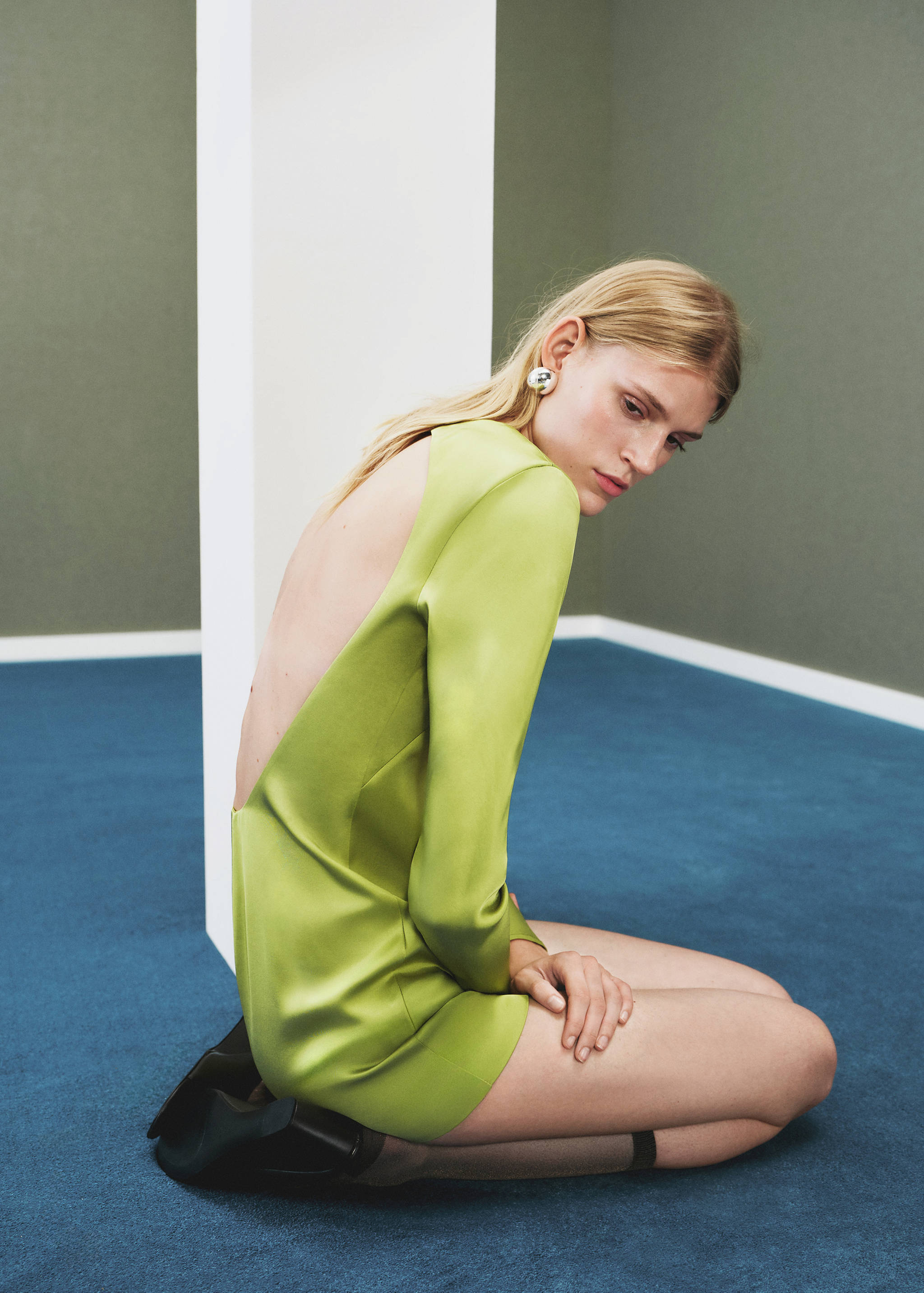 Open-back satin-effect dress - Details of the article 1
