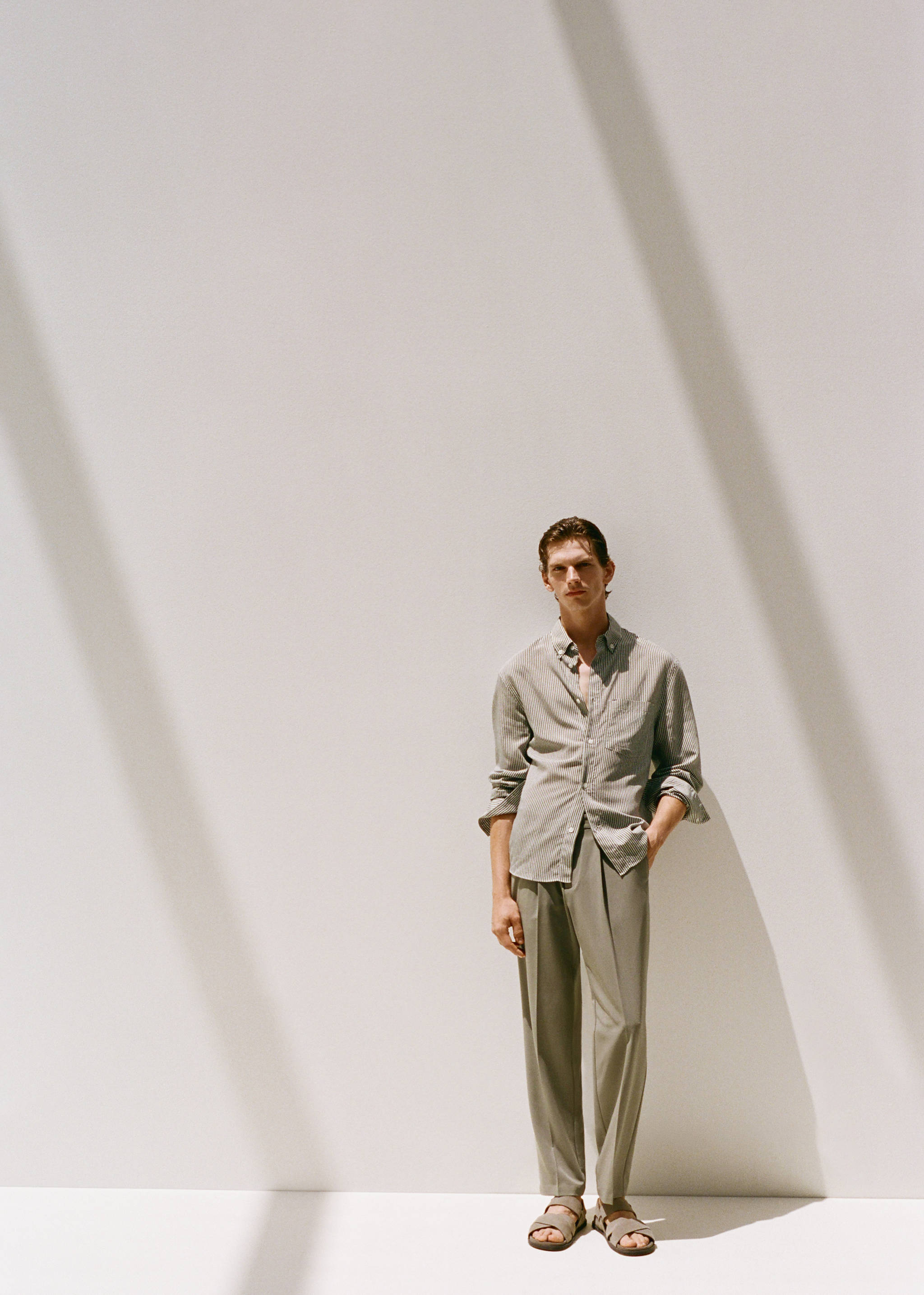 Fluid straight-leg pants with pleats - Details of the article 5