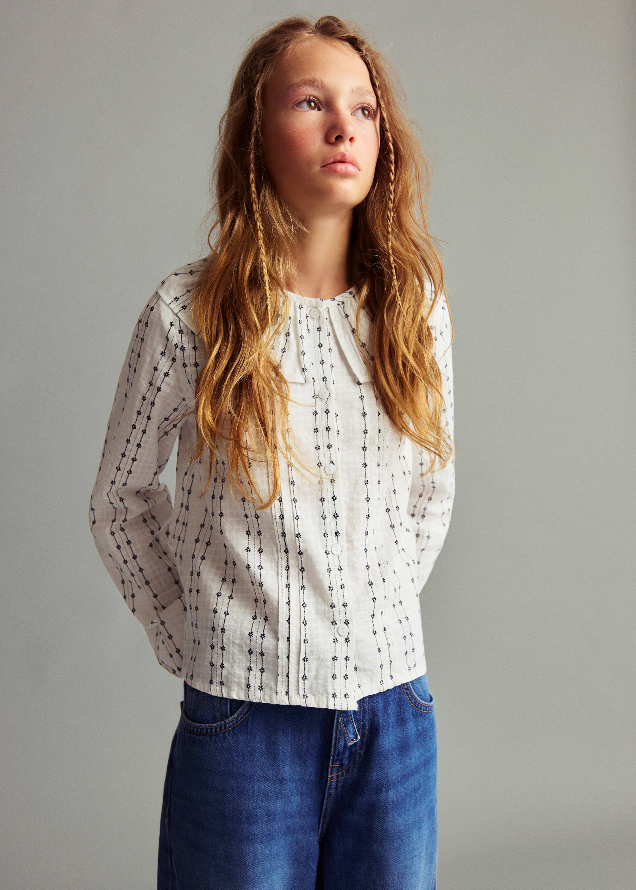 Blus kerah babydoll - Tampilan Sedang