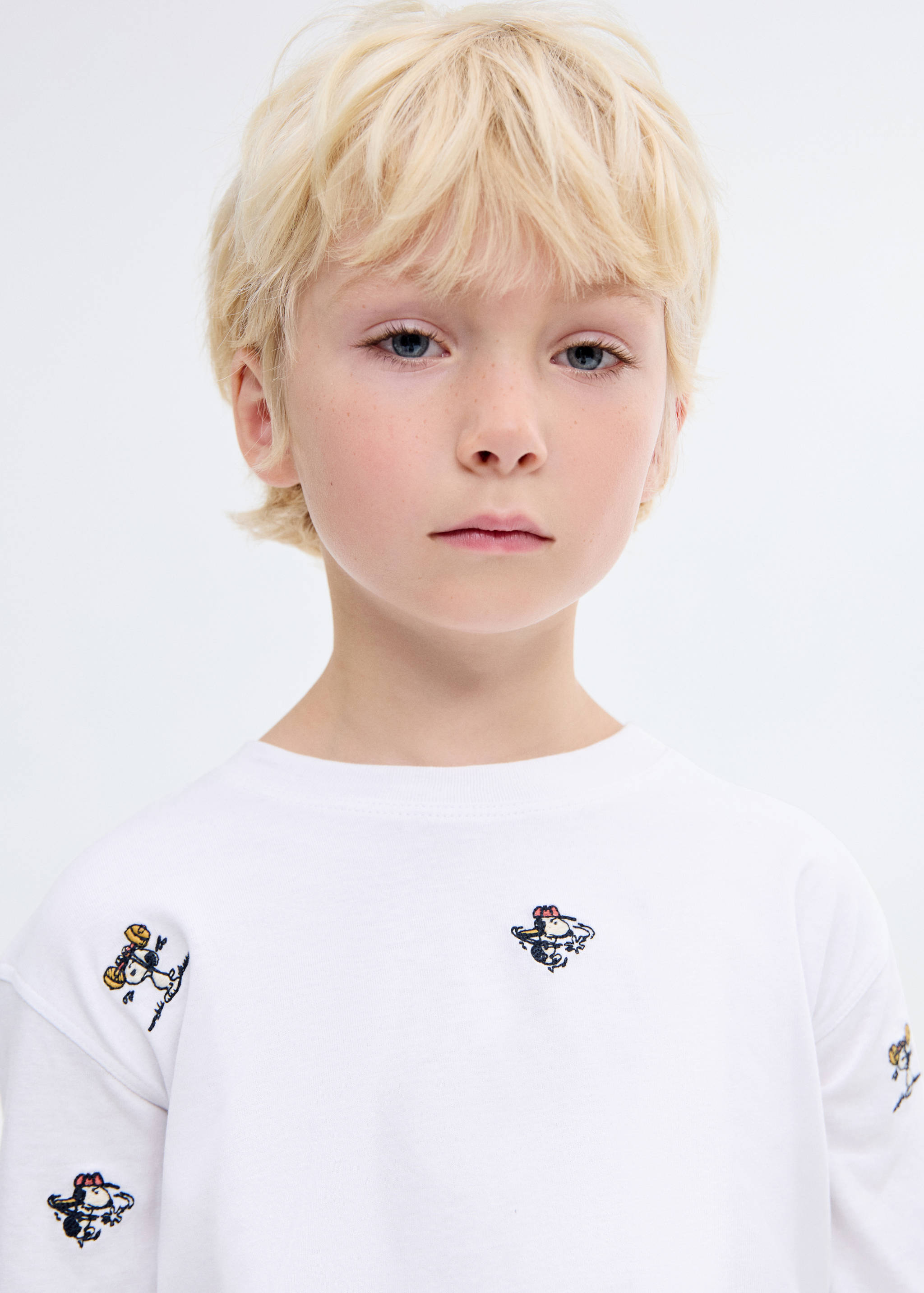 Camiseta bordados Snoopy - Detalle del artículo 1