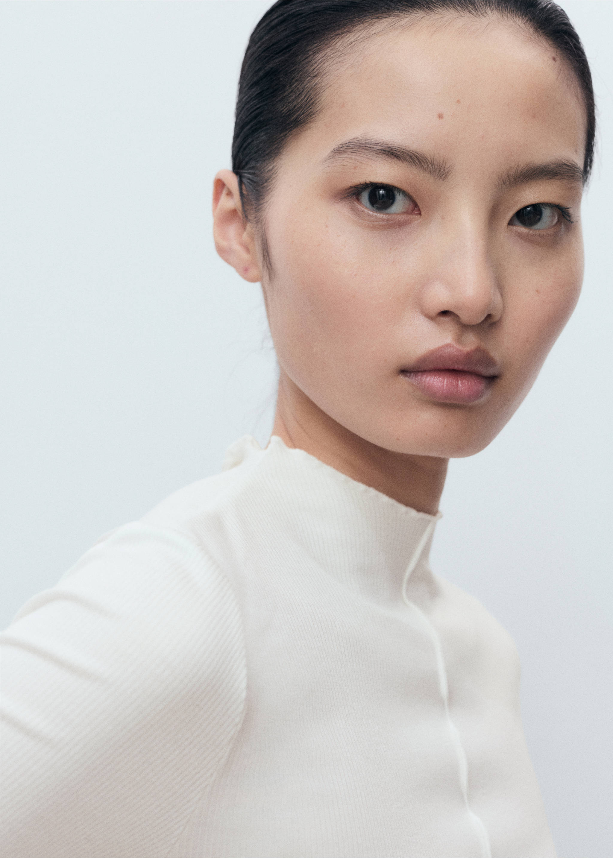 Ribbed t-shirt with scalloped trim - Details of the article 1, White. Ref: 17055798-00.