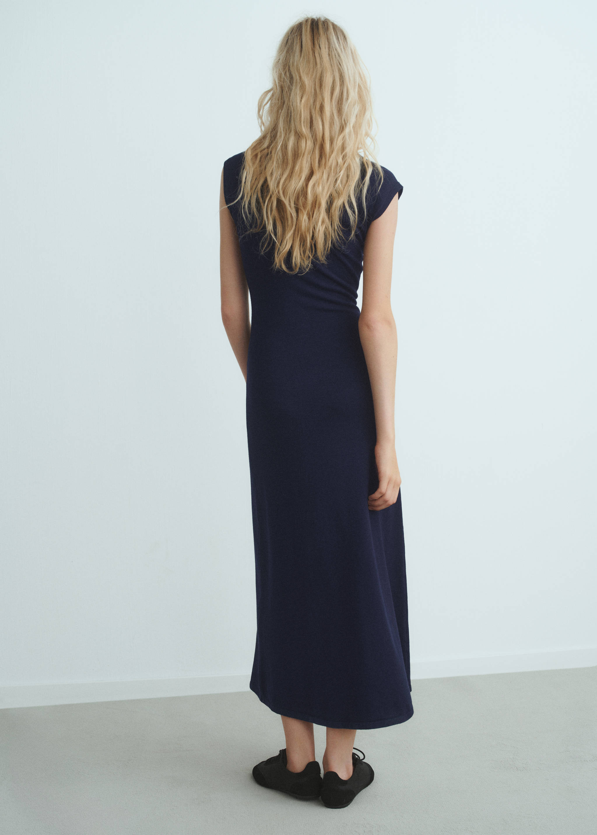 Perkins-neck knitted dress - Reverse of the article