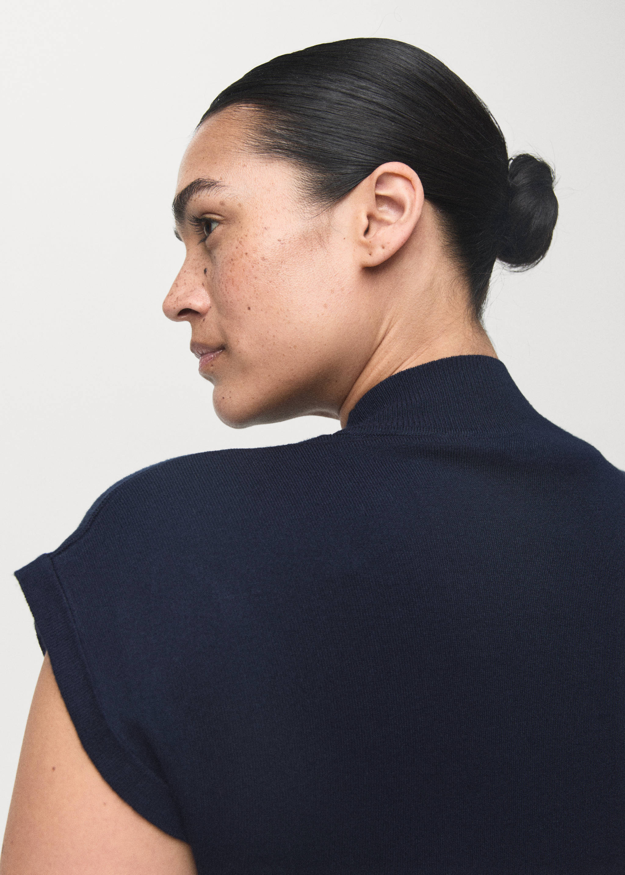 Perkins-neck knitted dress - Details of the article 4