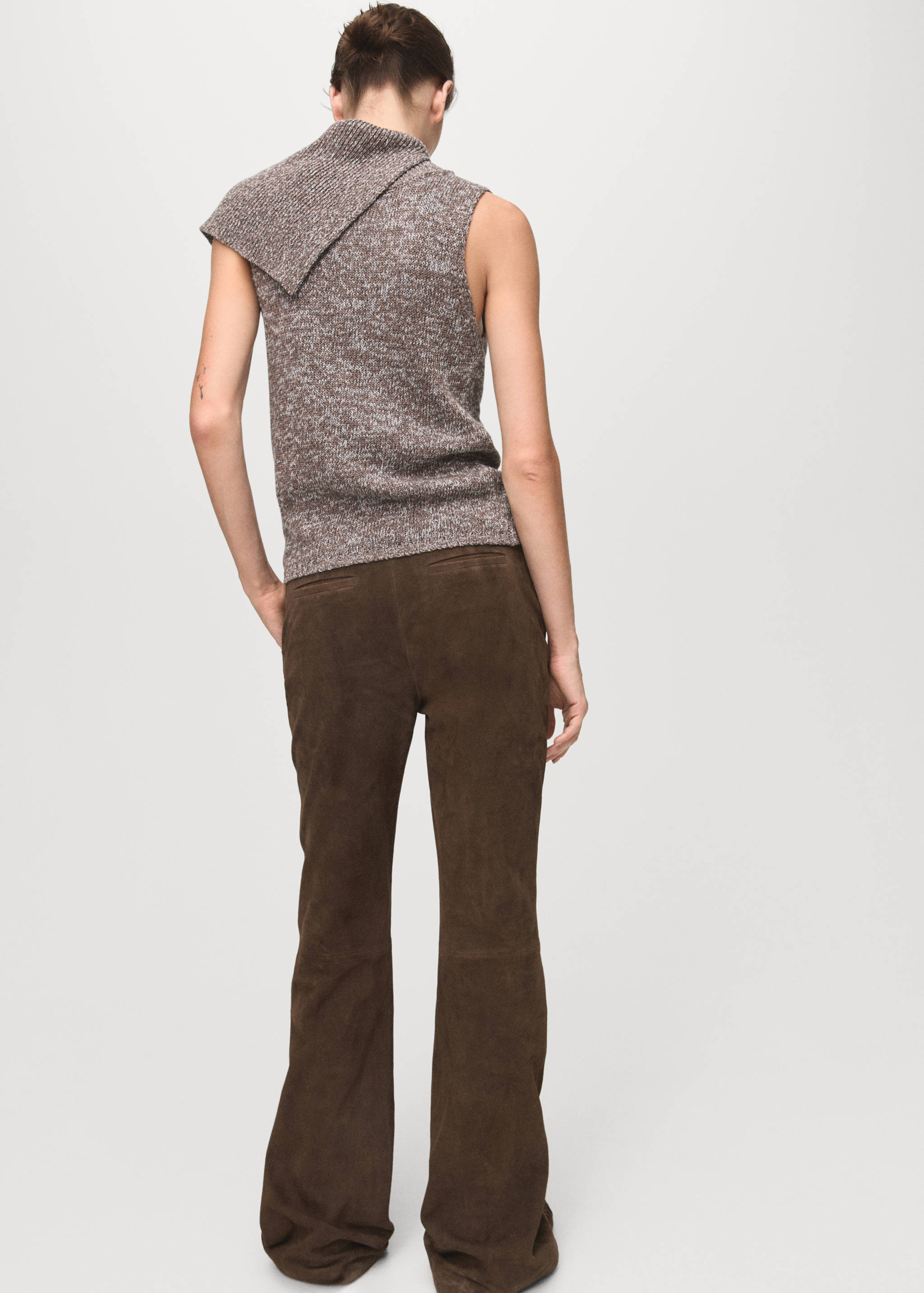 Vest with mottled wrap collar - Reverse of the article