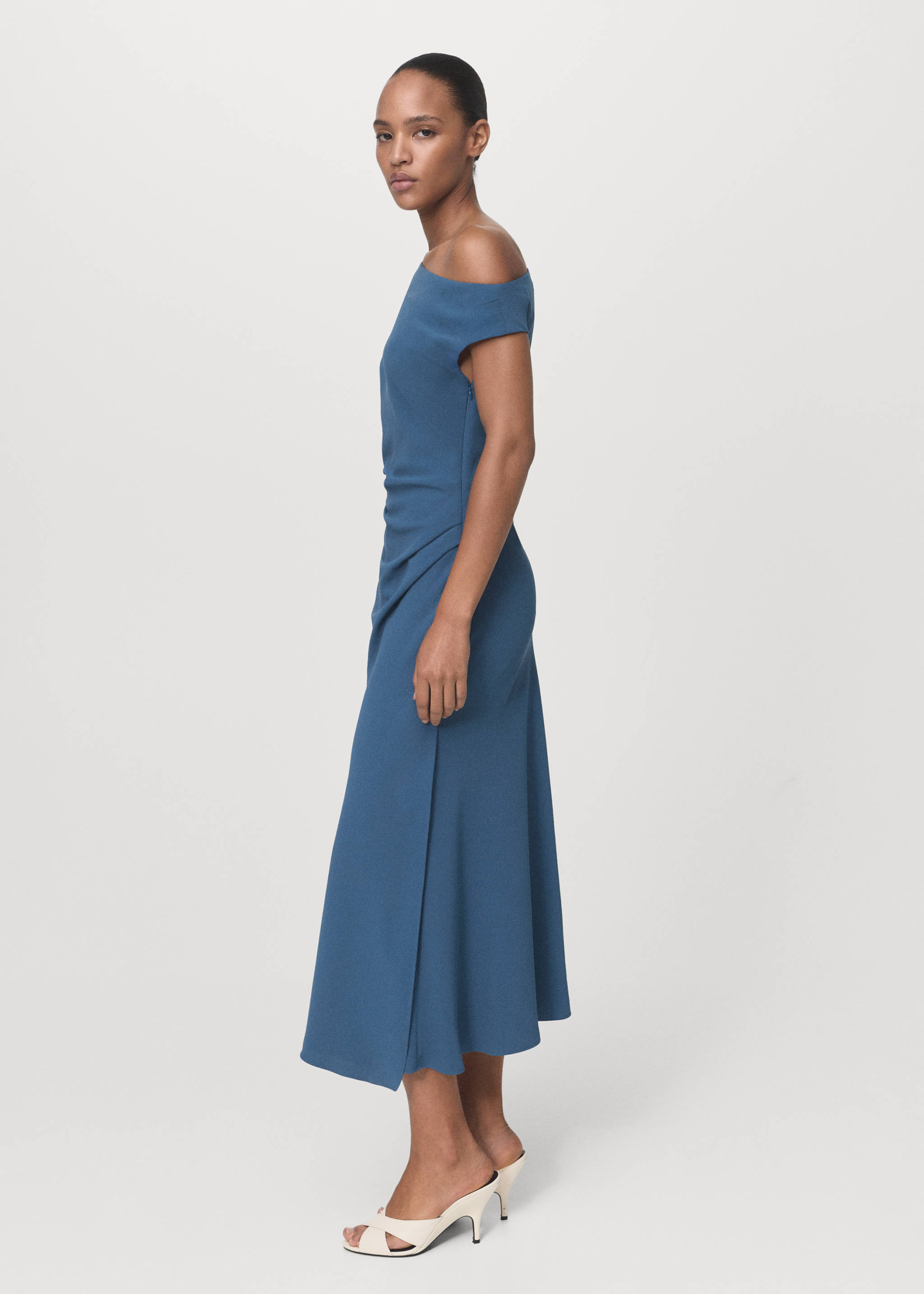 Asymmetrical midi-dress - General plane