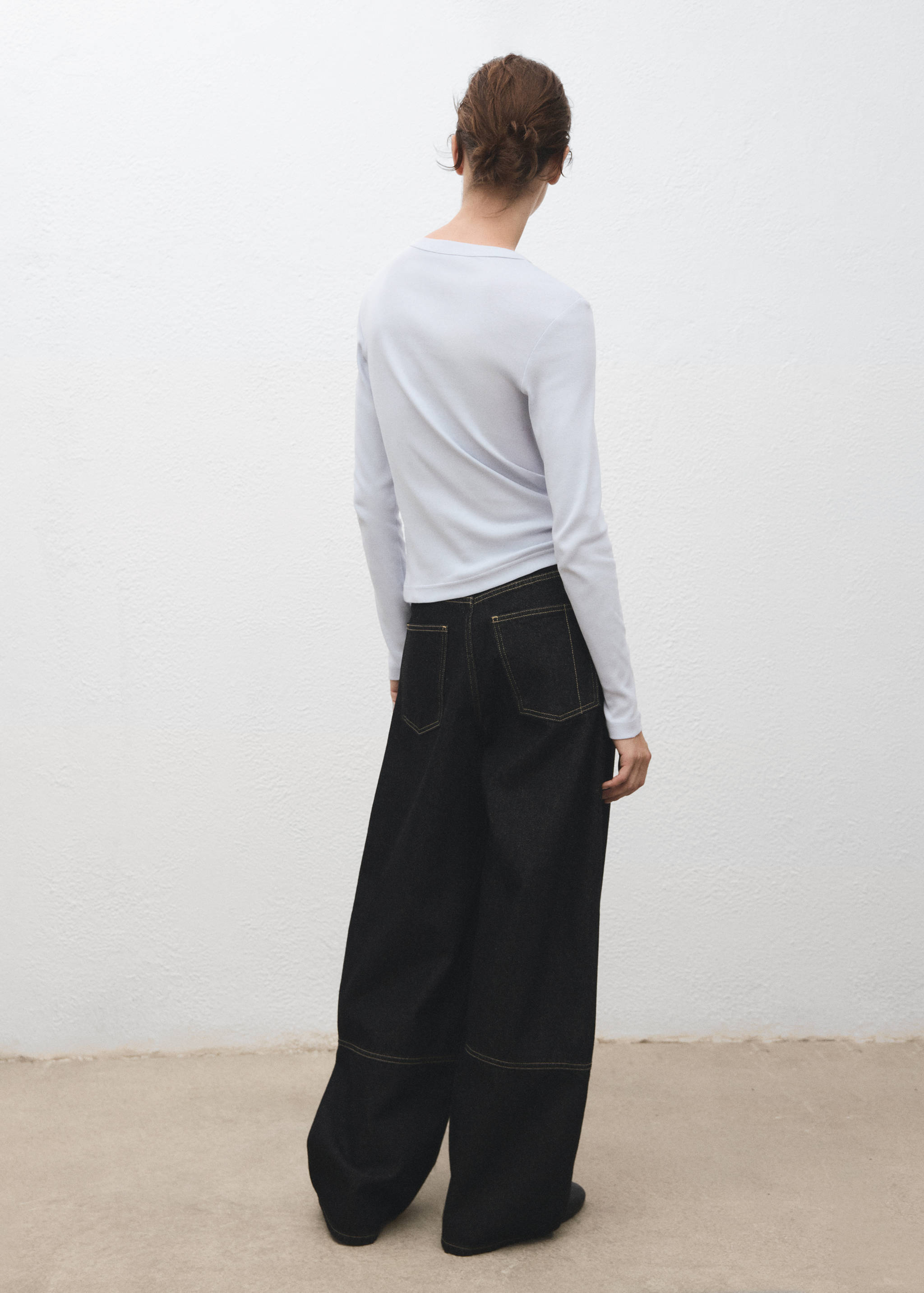 Long sleeve cotton t-shirt - Reverse of the article