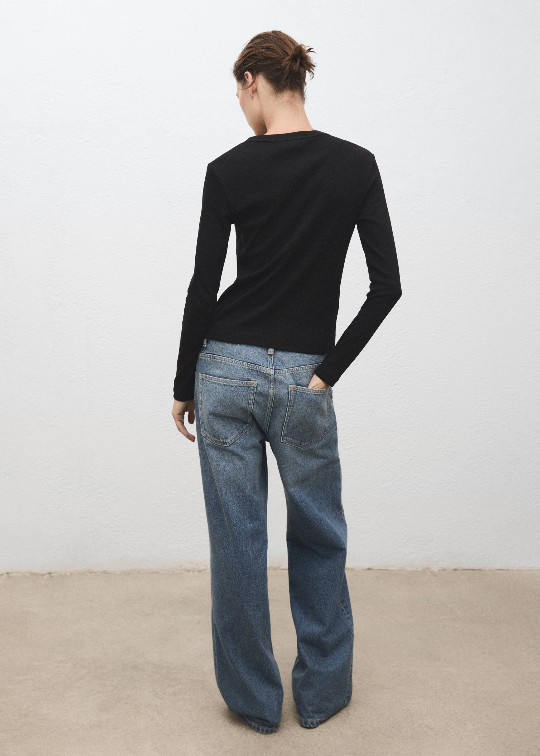 Long sleeve cotton t-shirt - Reverse of the article