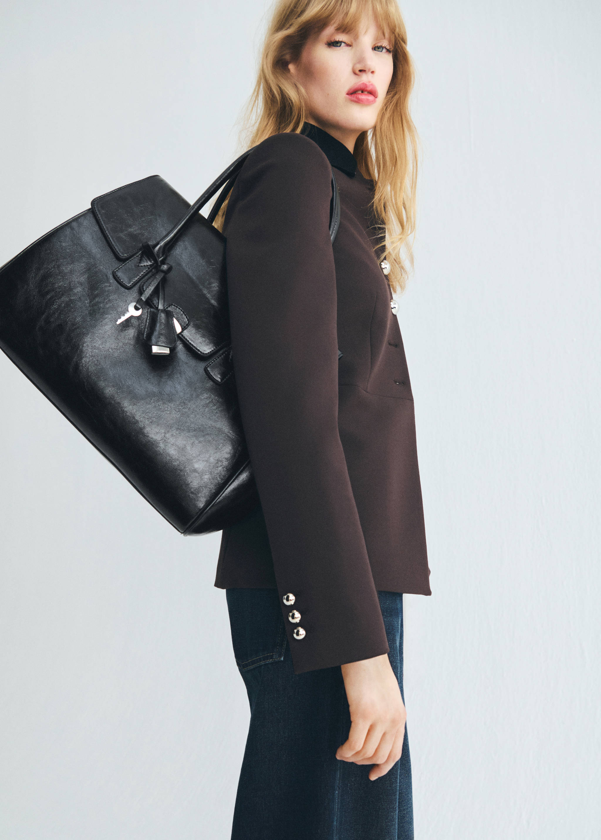 Medium city handbag with flap - General plane