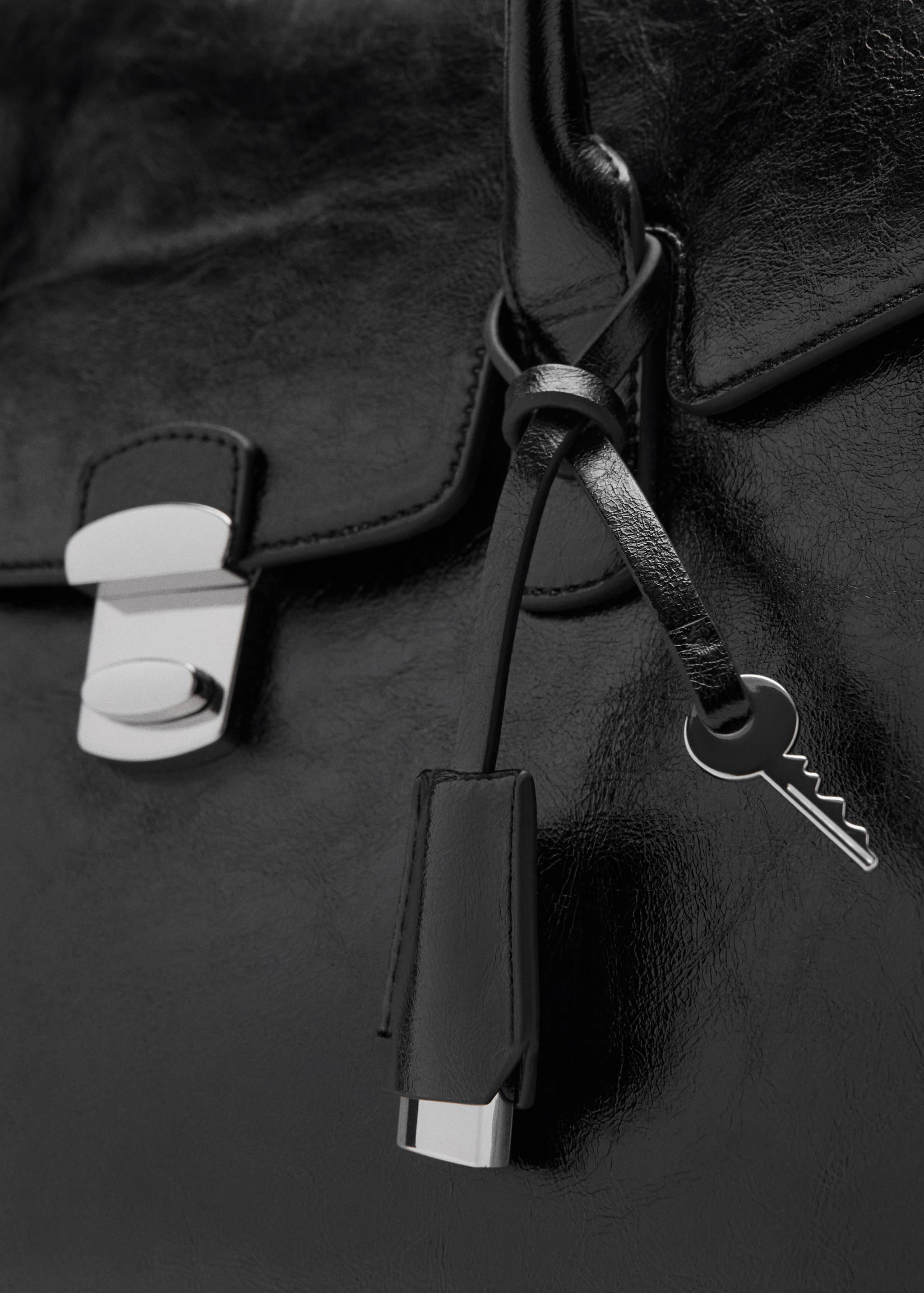 Medium city handbag with flap - Details of the article 1