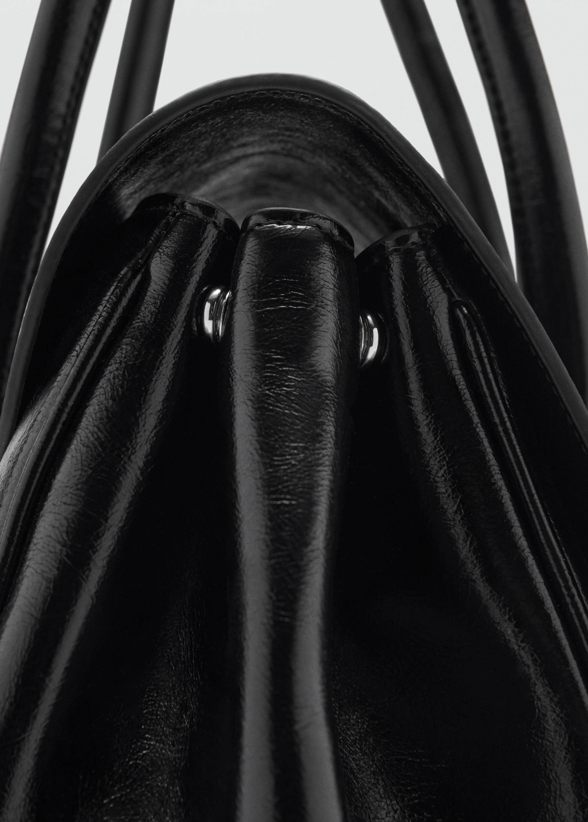 Medium city handbag with flap - Details of the article 2