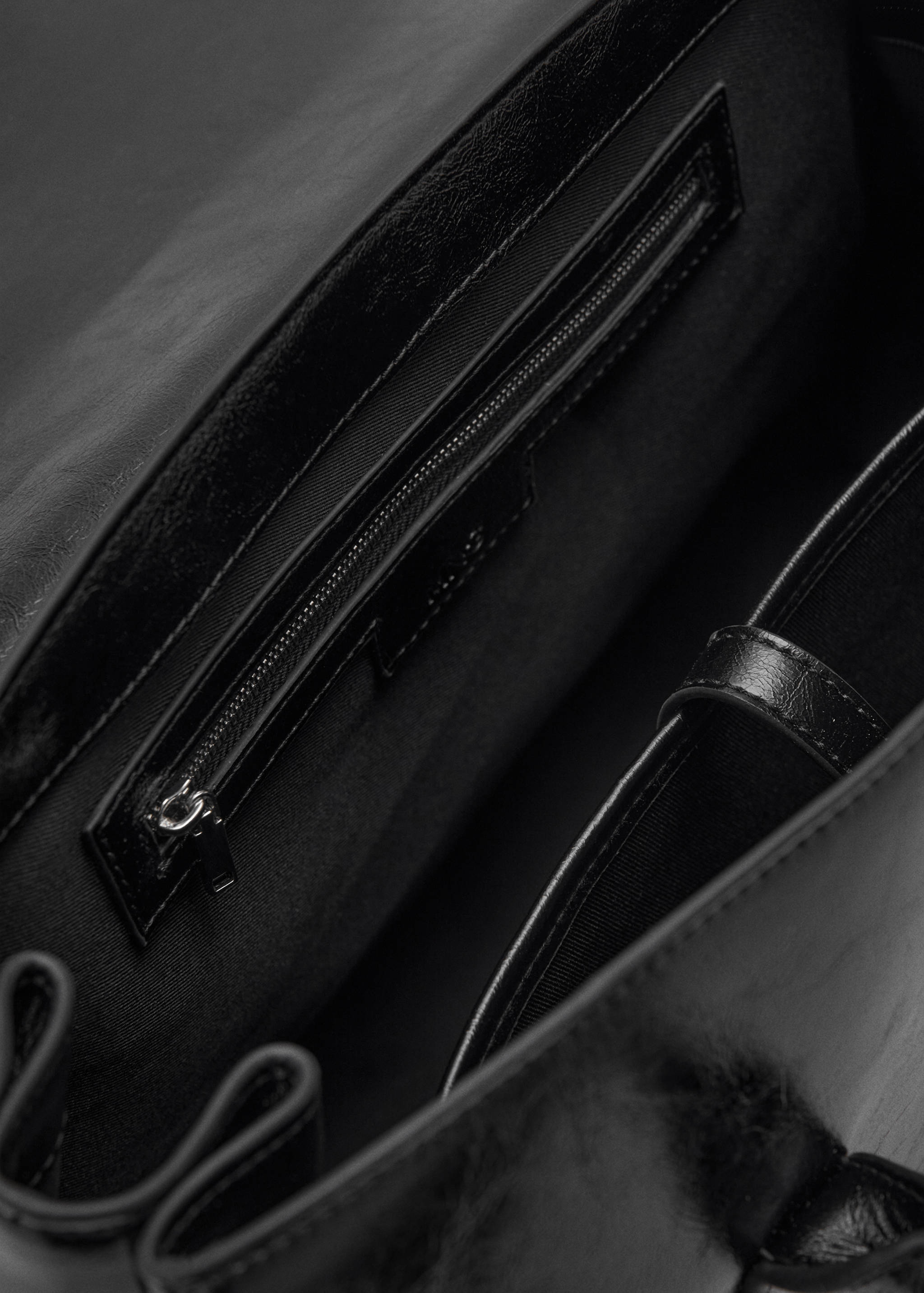 Medium city handbag with flap - Details of the article 3